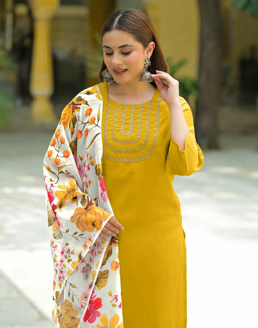 Silk Blend Straight Embroidery Round Neck Kurta with Pant & Dupatta