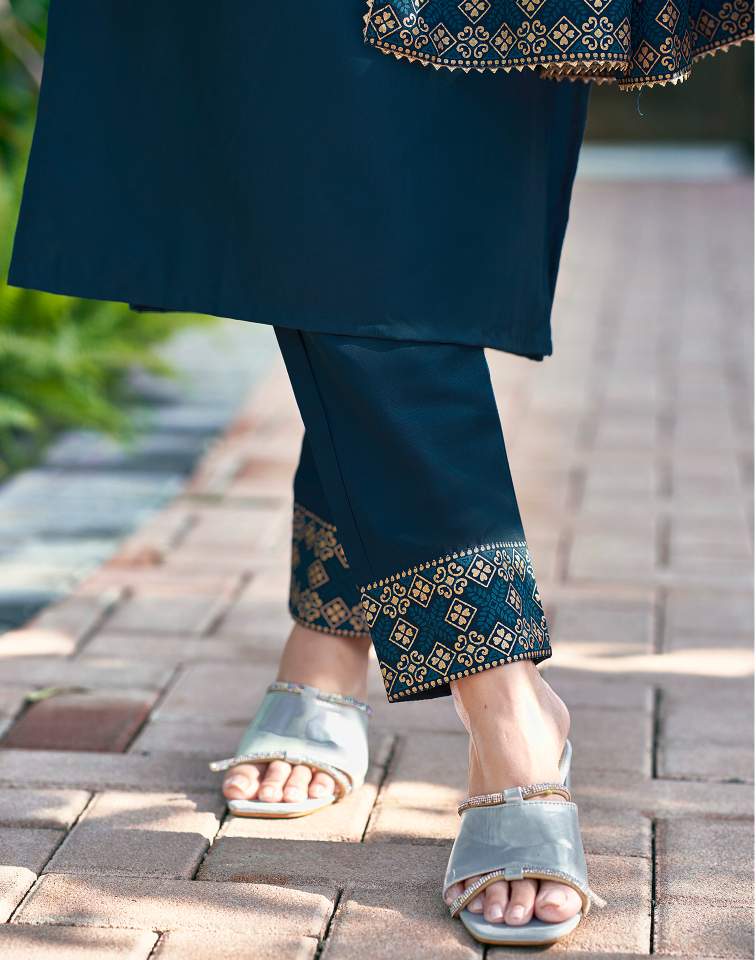 Blue Silk Plain Round Neck 3/4 Sleeve Straight Kurta Set With Pant & Dupatta
