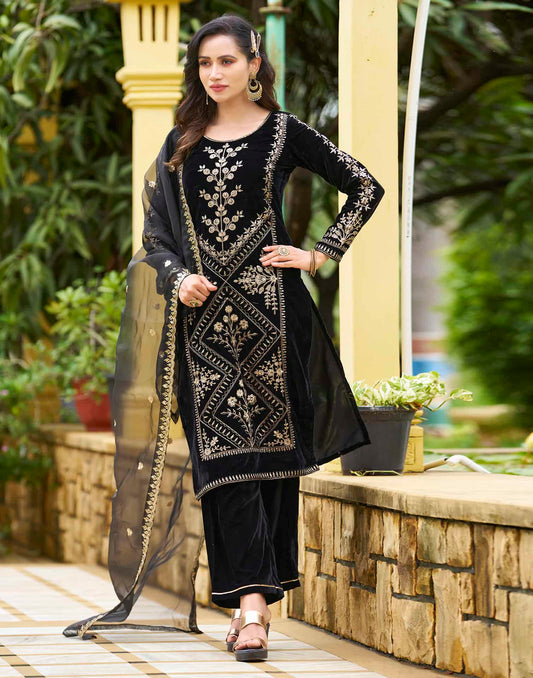 Stylish embroidered straight kurta set for women festive wear