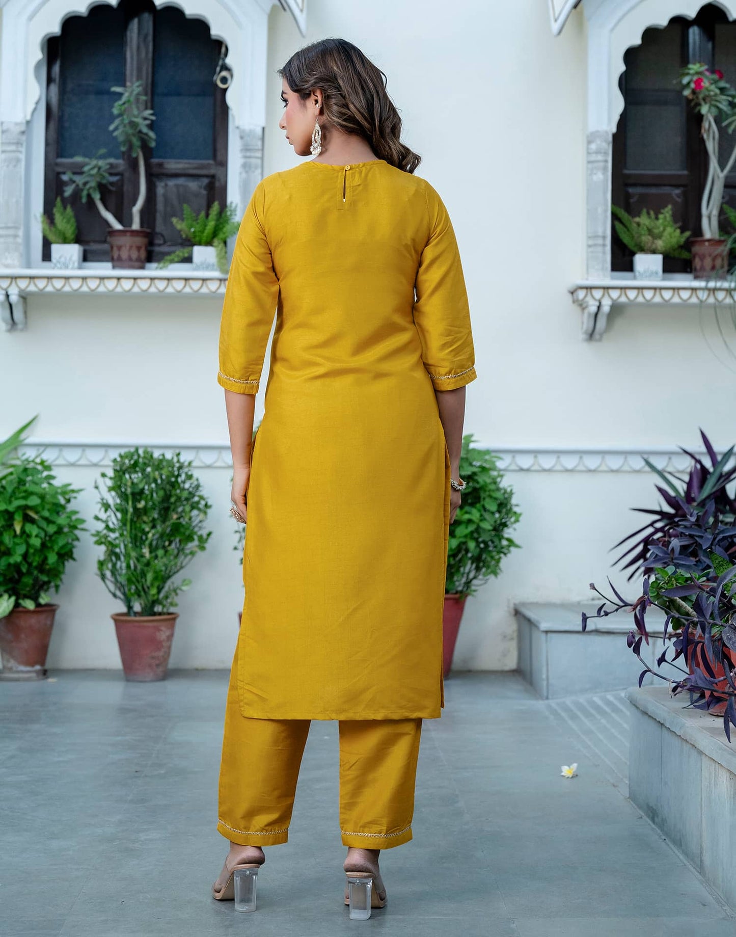 Festival kurta set under 999 with silk embroidery and round neck