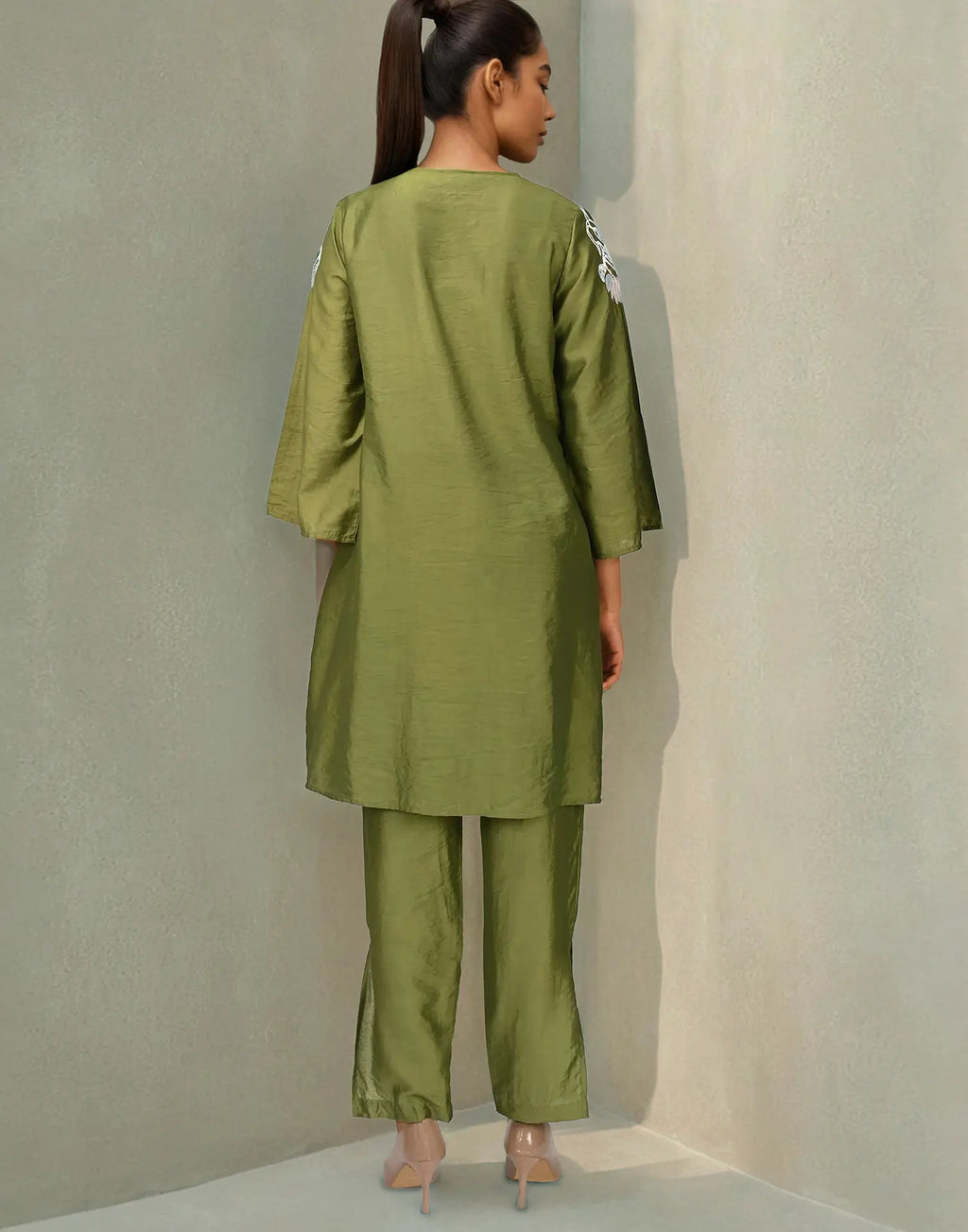 Skylee Silk Embroidered Key Hole Neck Co-ord Set For Woman