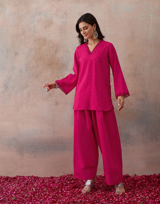 Magenta Scalloped V-Neck Embellished Farshi Salwar Co-ords