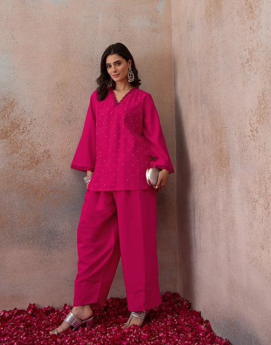 Magenta Scalloped V-Neck Embellished Farshi Salwar Co-ords