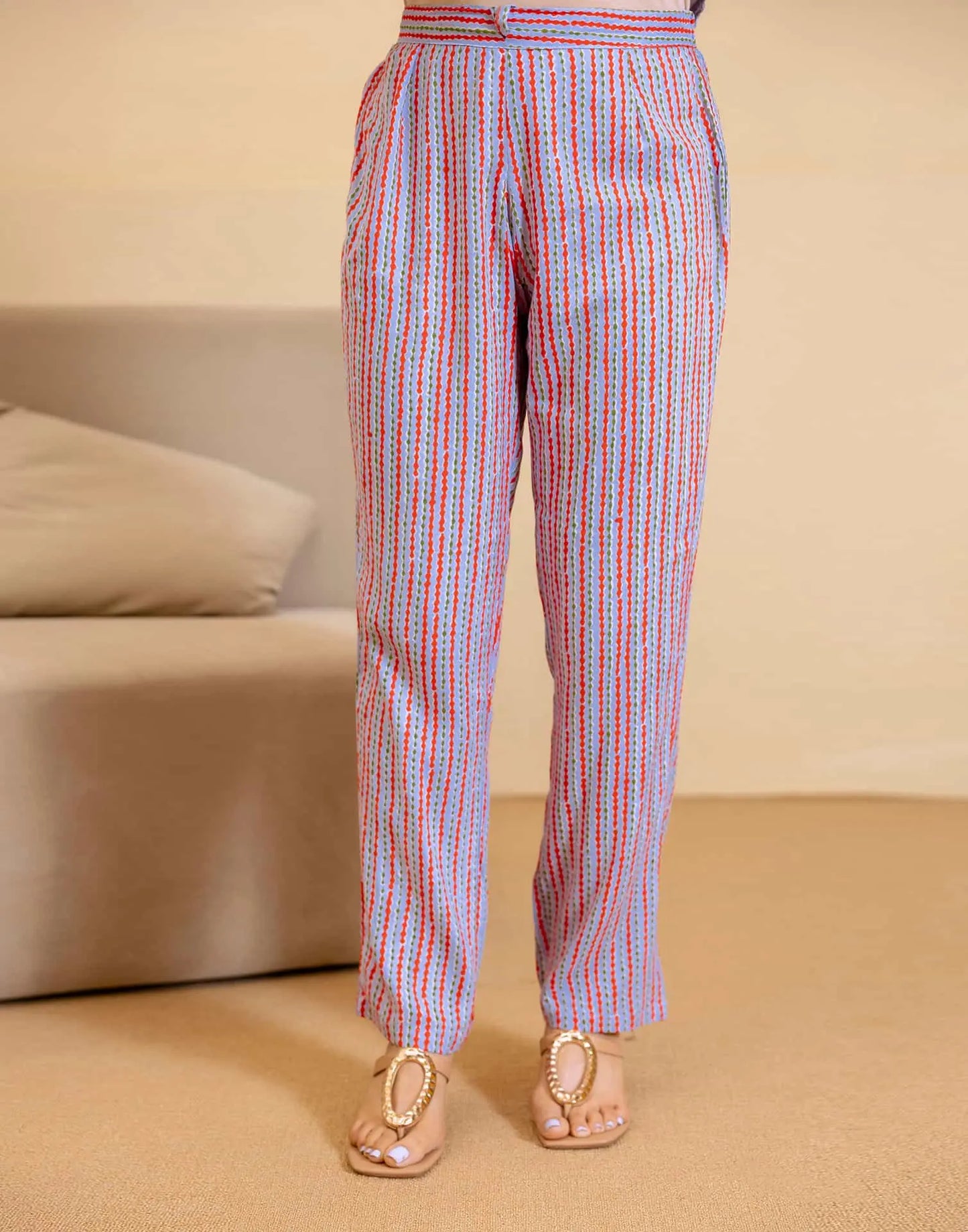 Affordable v neck kurta set 