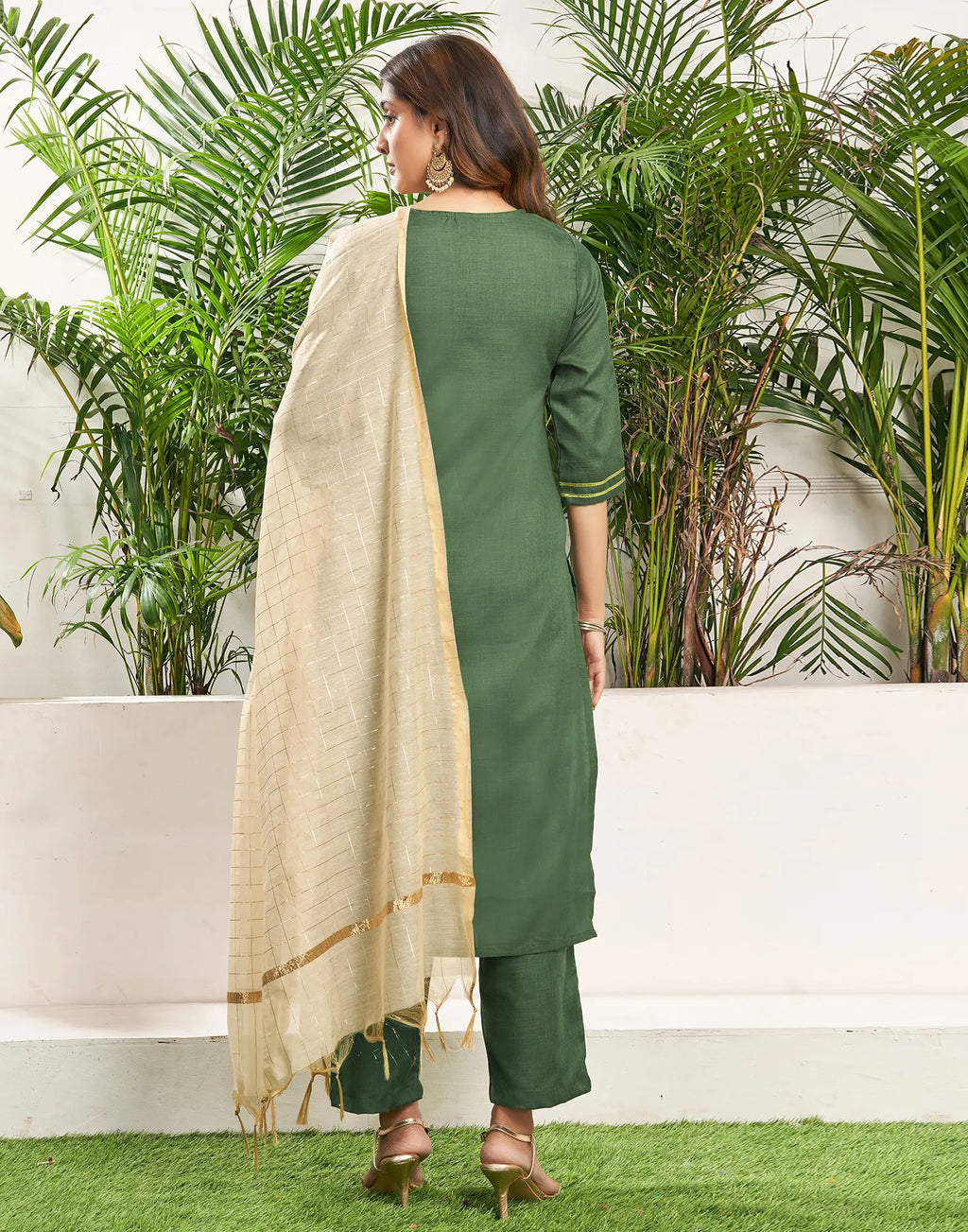 Cotton Blend Embroidered Straight 3 Piece Kurta Set
