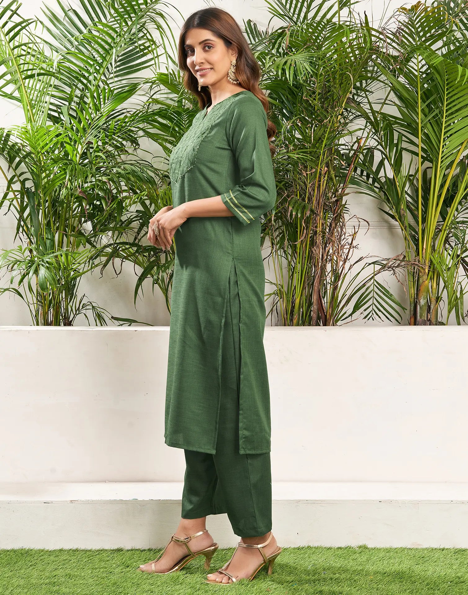Cotton Blend Embroidered Straight 3 Piece Kurta Set
