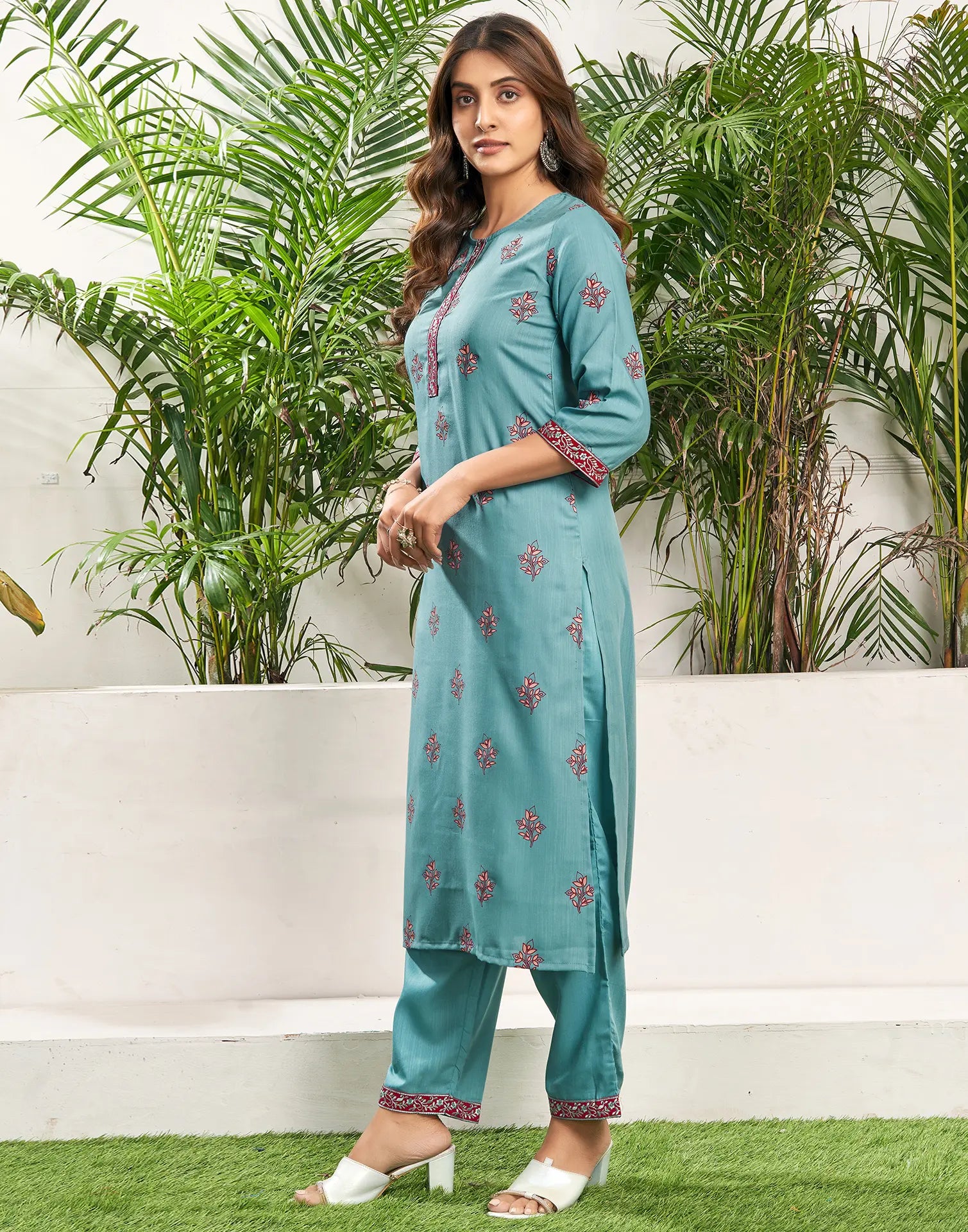 Cotton Blend Floral Print Straight 3 Piece Kurta Set