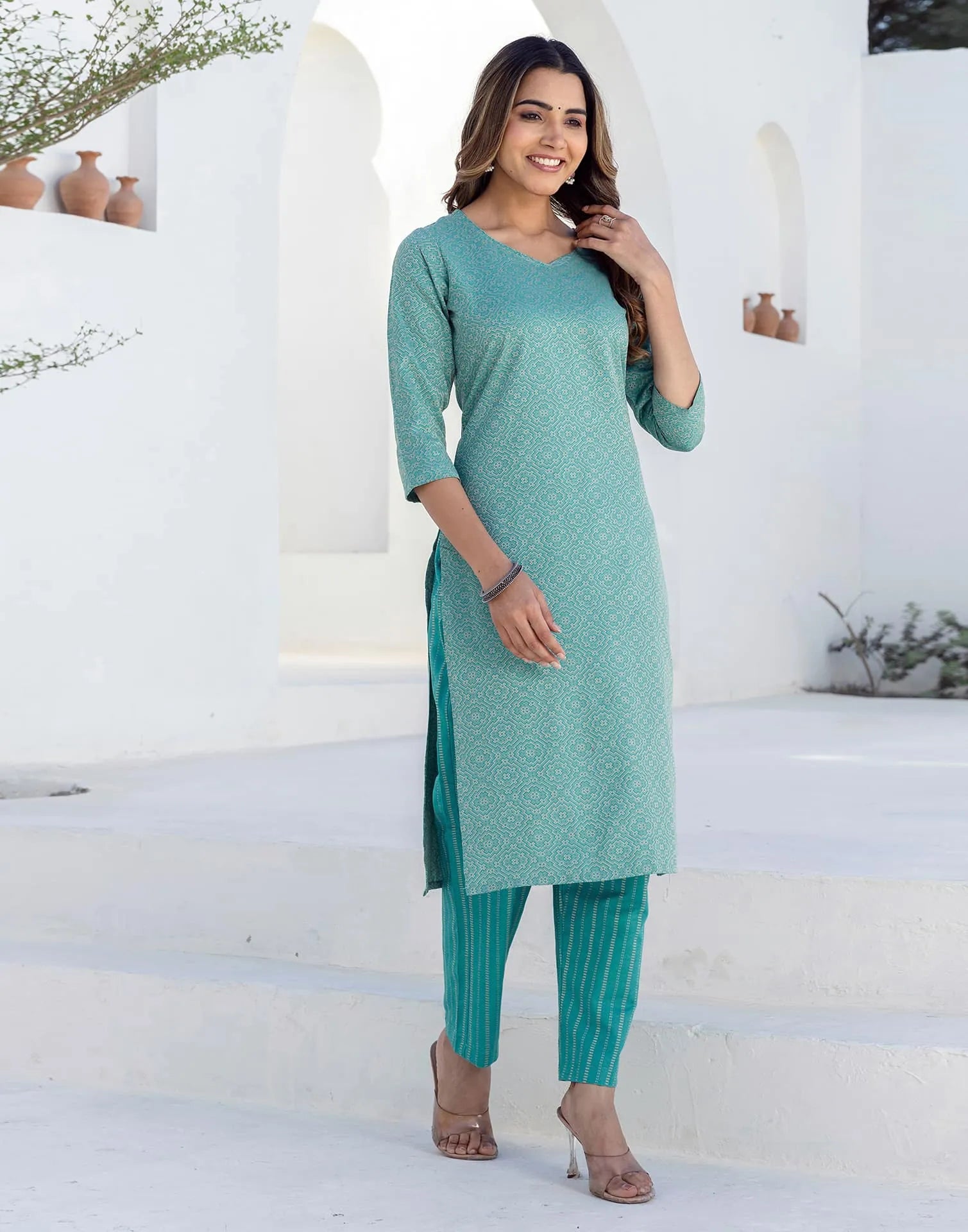 affordable v neck kurta set 