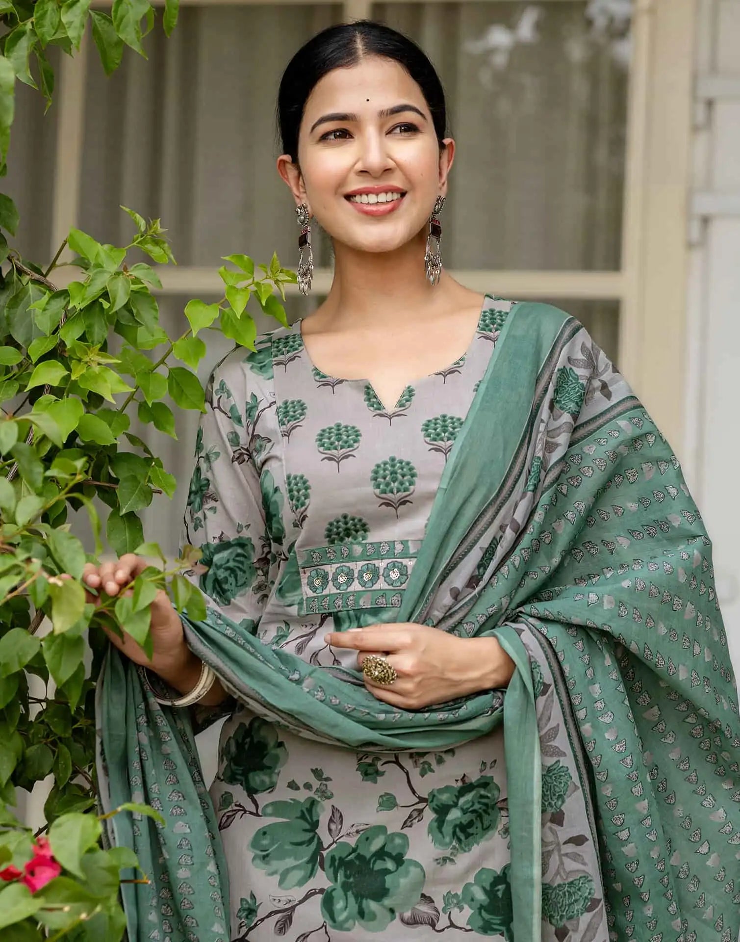 Skylee Cotton Printed Straight 3 Piece Kurta Set For Woman