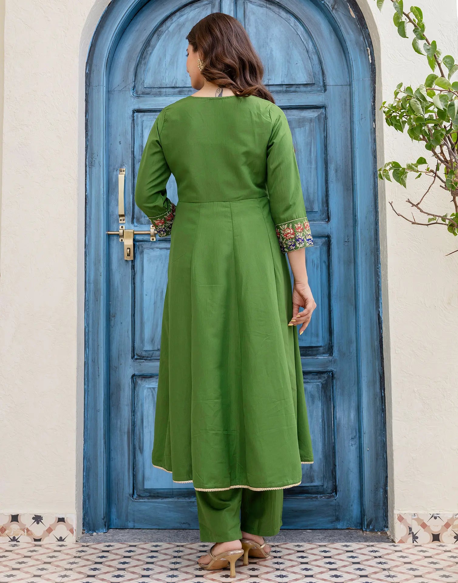 Poly Chinnon Embroidered Anarkali 3 Piece Kurta Set
