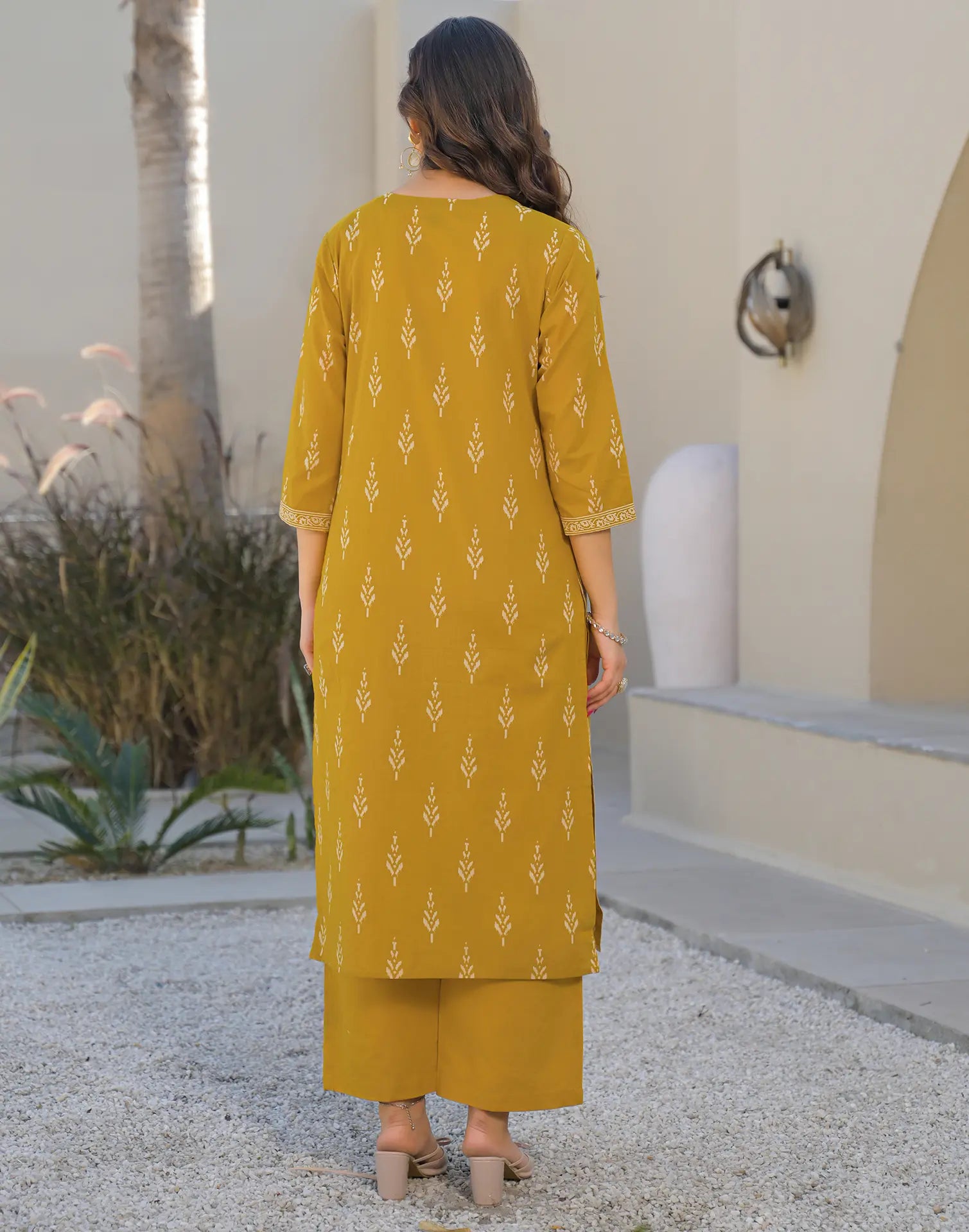 Skylee Cotton Printed Straight 3 Piece Kurta Set For Woman