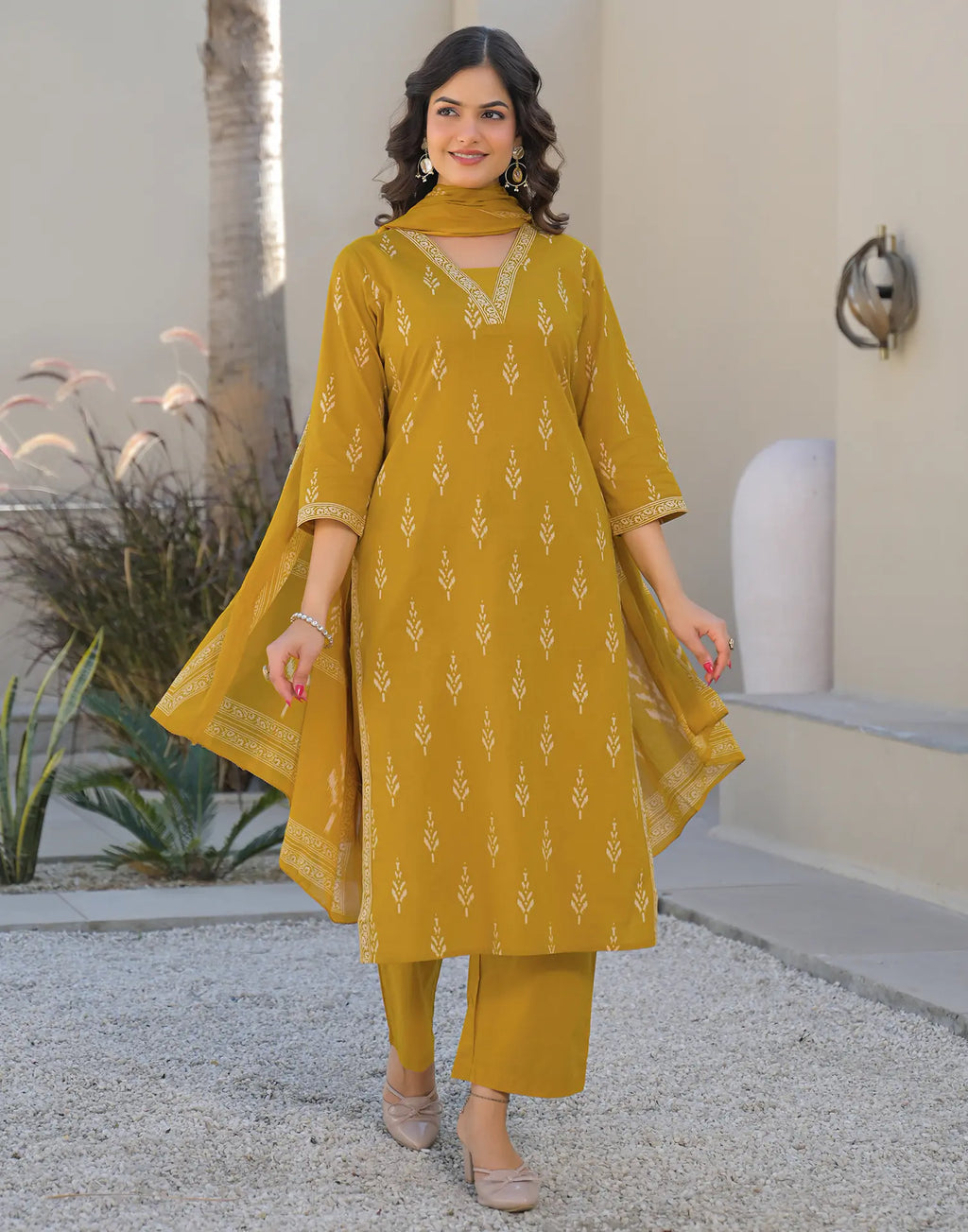 Skylee Cotton Printed Straight 3 Piece Kurta Set For Woman