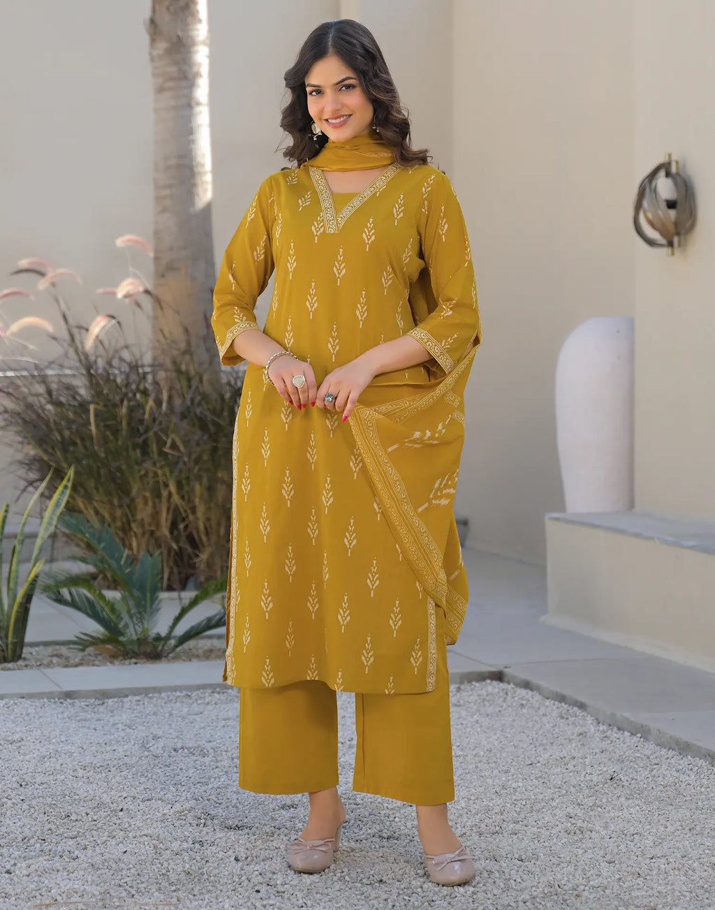 Skylee Cotton Printed Straight 3 Piece Kurta Set For Woman