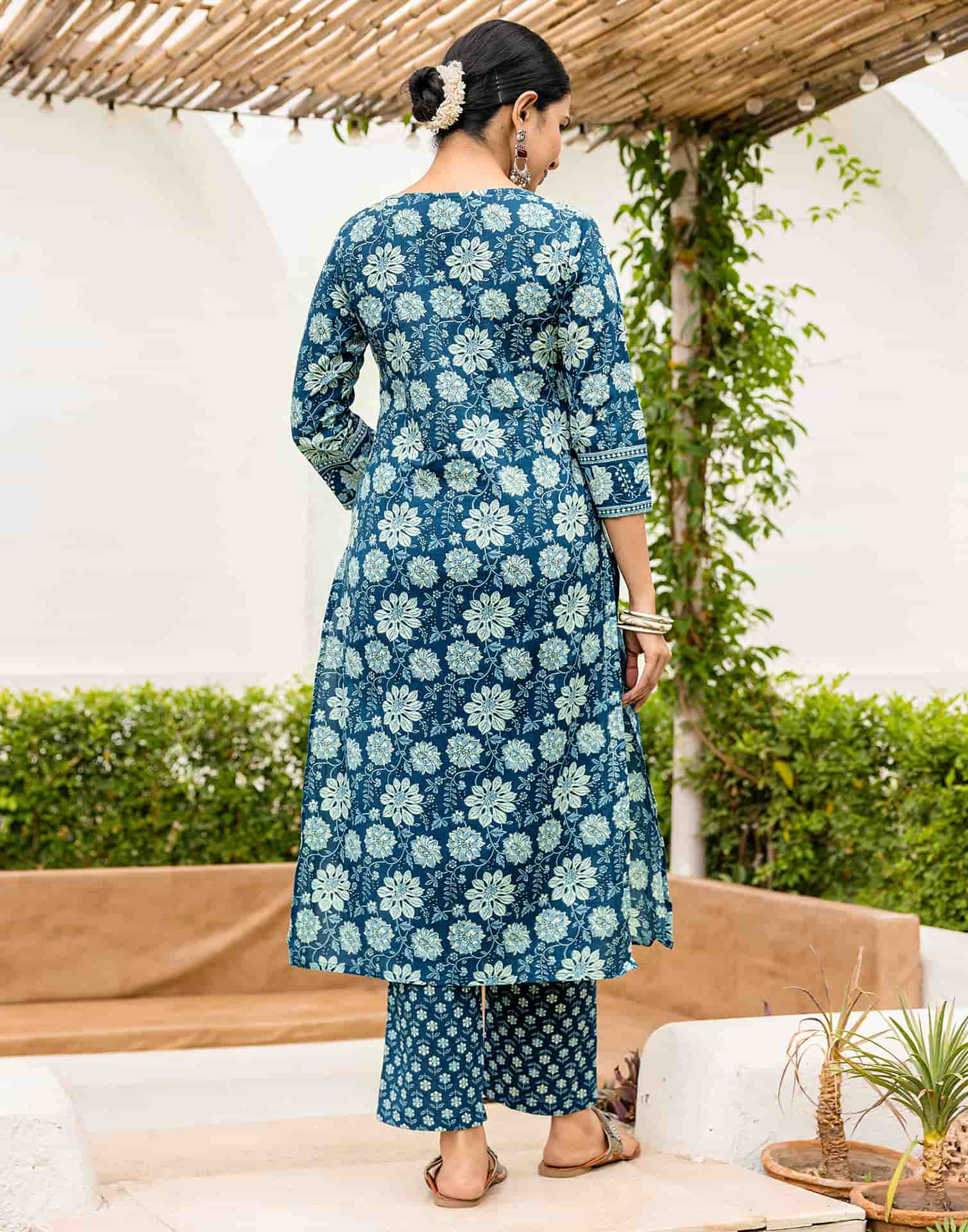 Skylee Cotton Printed Straight 3 Piece Kurta Set For Woman