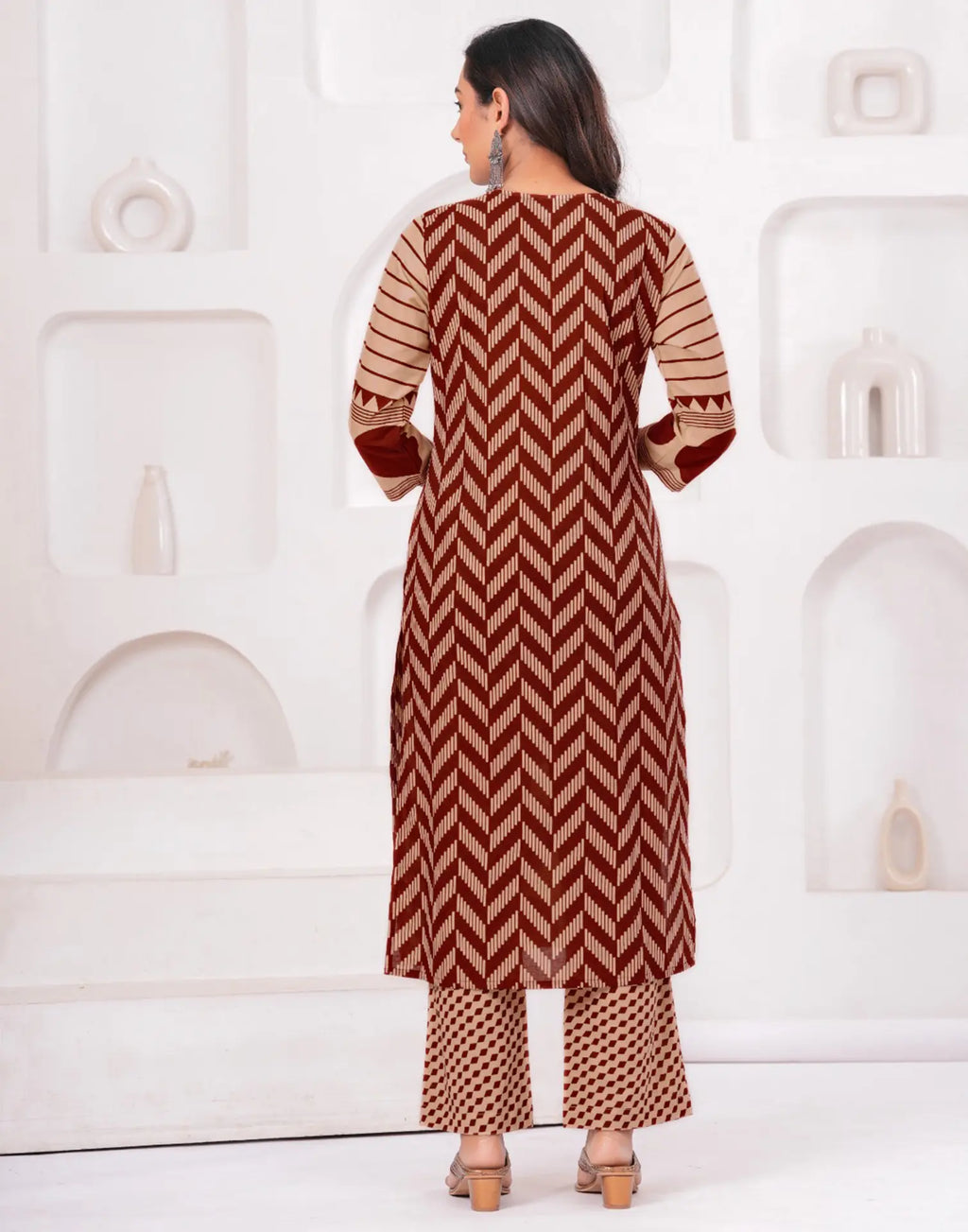 Skylee Cotton Printed Straight 3 Piece Kurta Set For Woman