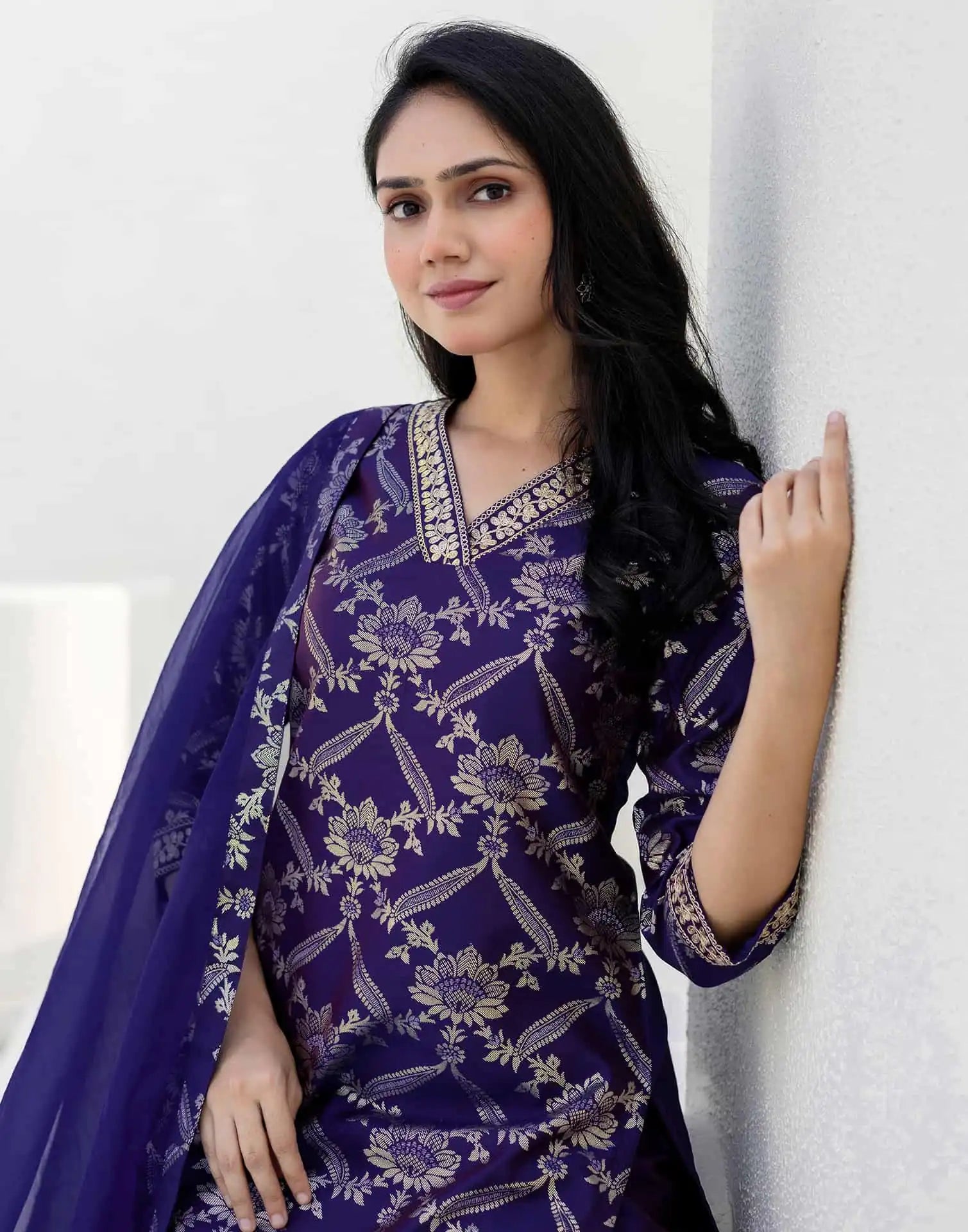 Skylee Taffeta Embroidered Straight 3 Piece Kurta Set For Woman