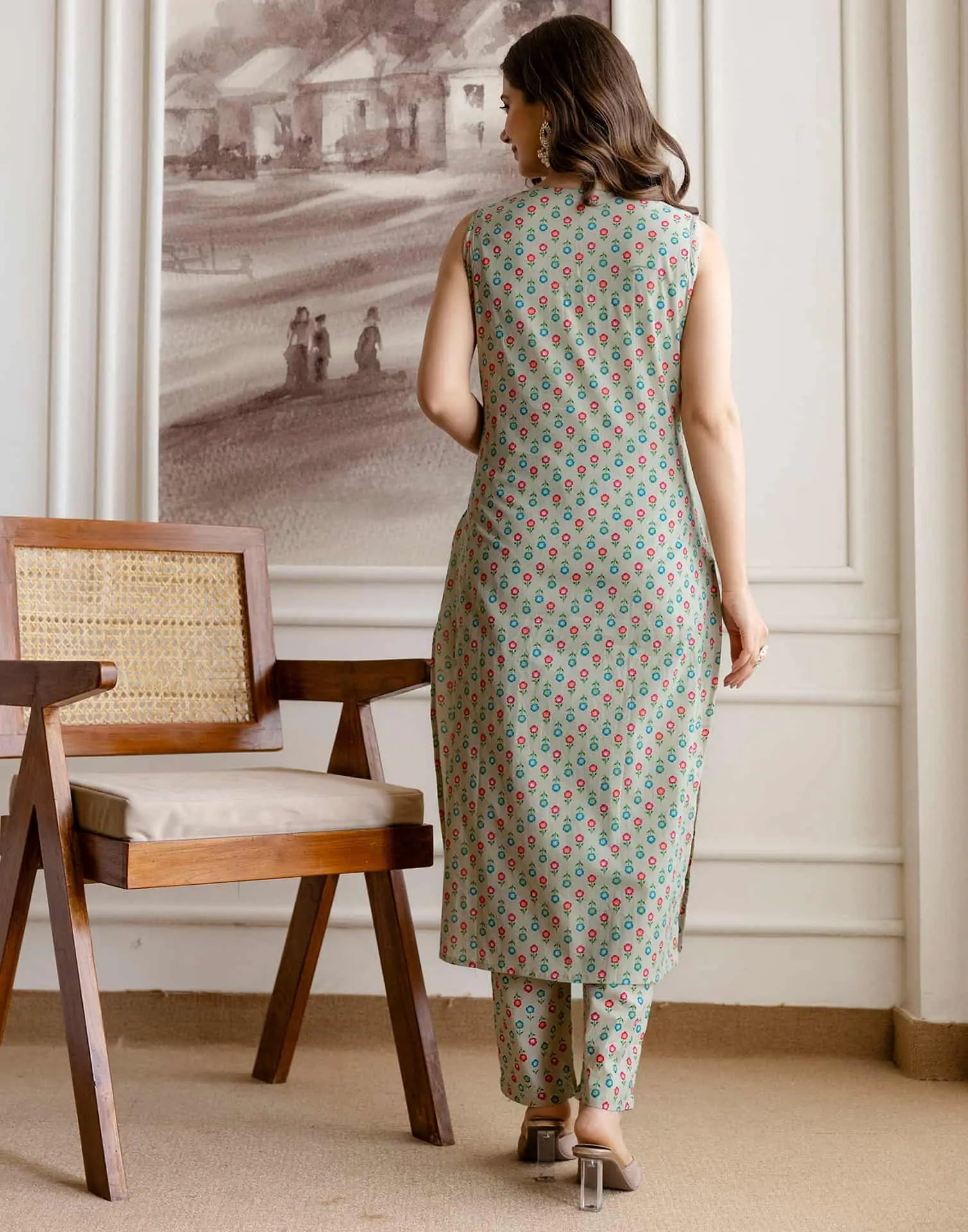 Affordable v neck kurta set 