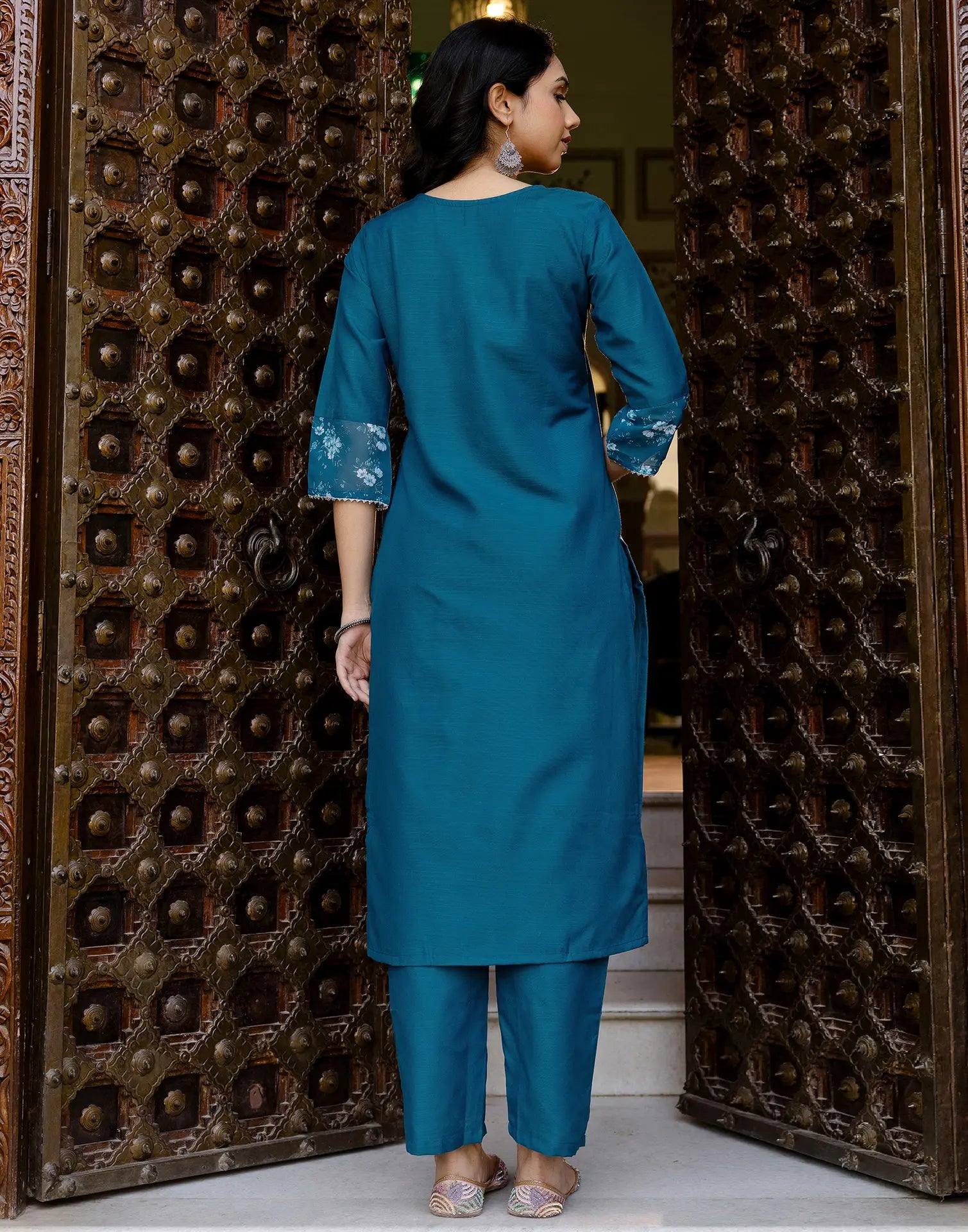 Cotton Blend Embroidered Straight 3 Piece Kurta Set