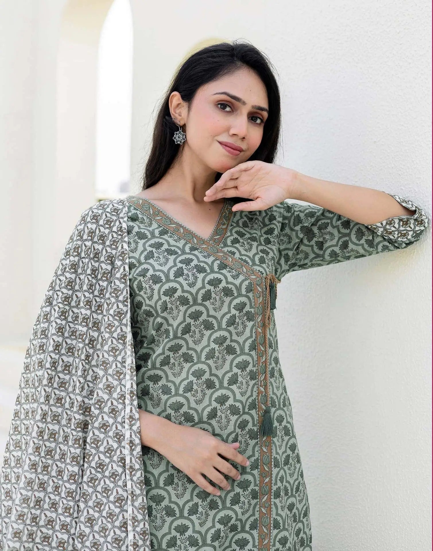 Skylee Cotton Printed Straight 3 Piece Kurta Set For Woman