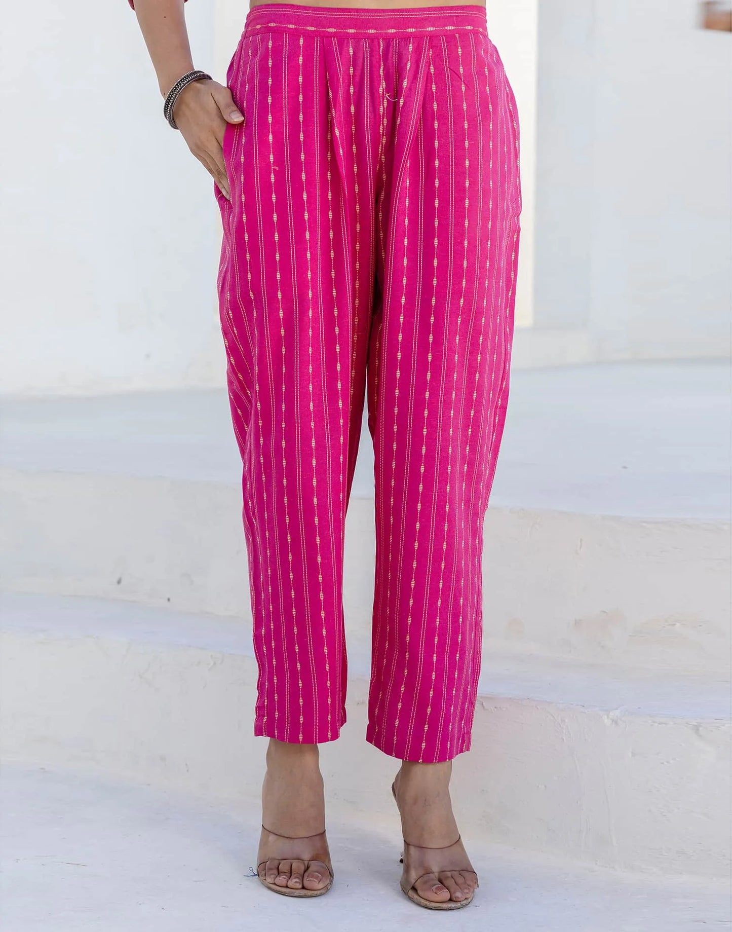 affordable v neck kurta set 