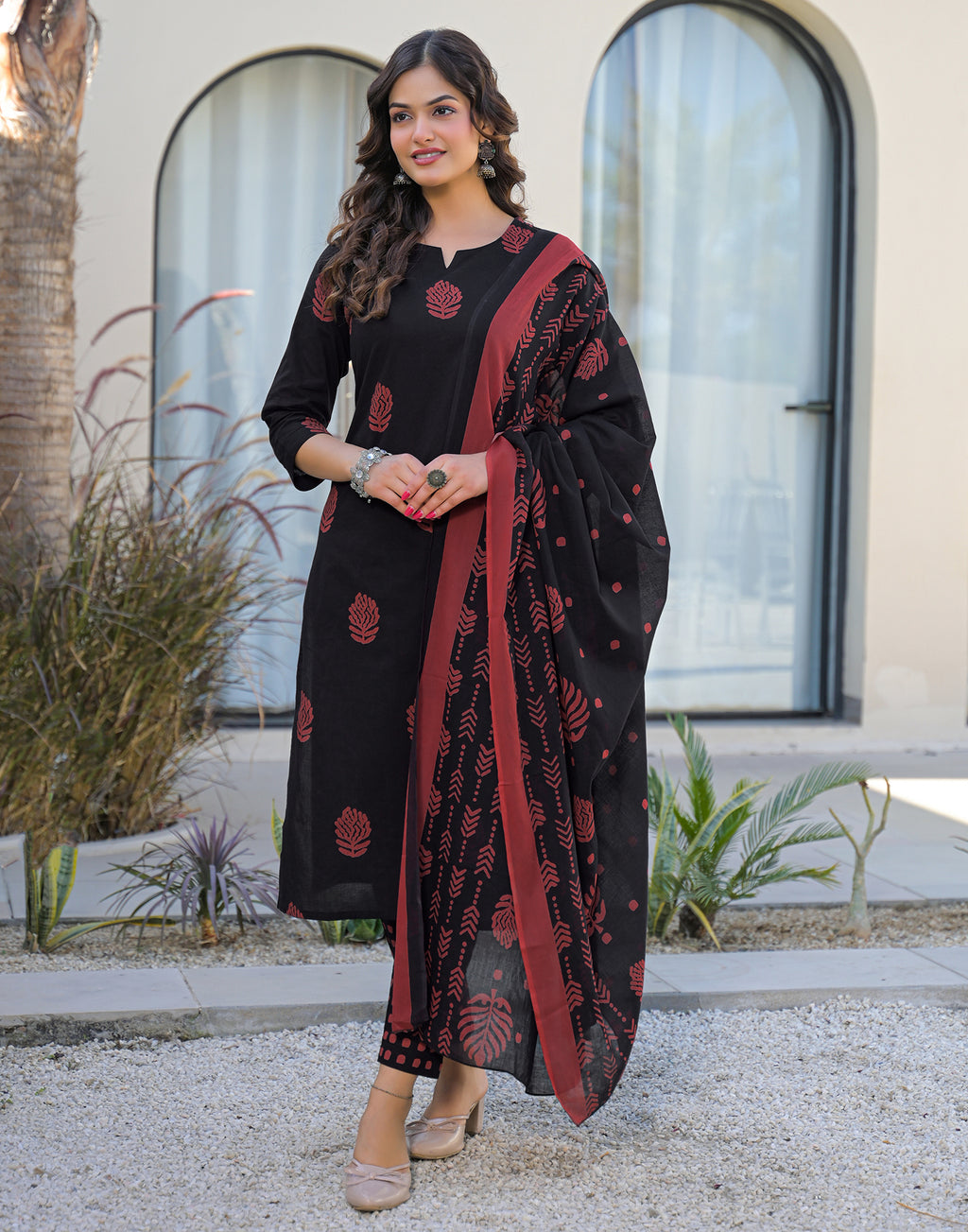 Skylee Cotton Printed Straight 3 Piece Kurta Set For Woman