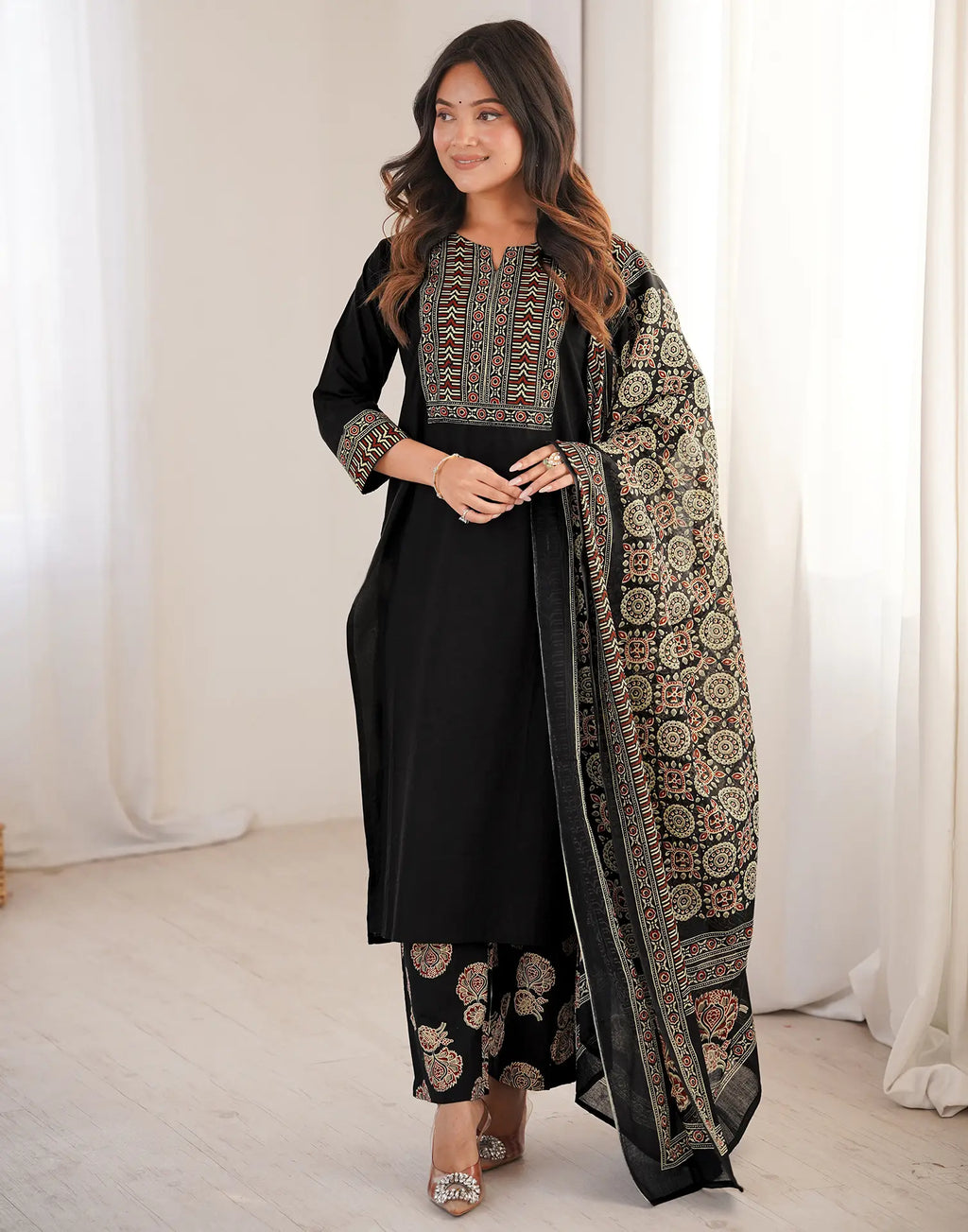 Skylee Cotton Printed Straight 3 Piece Kurta Set For Woman