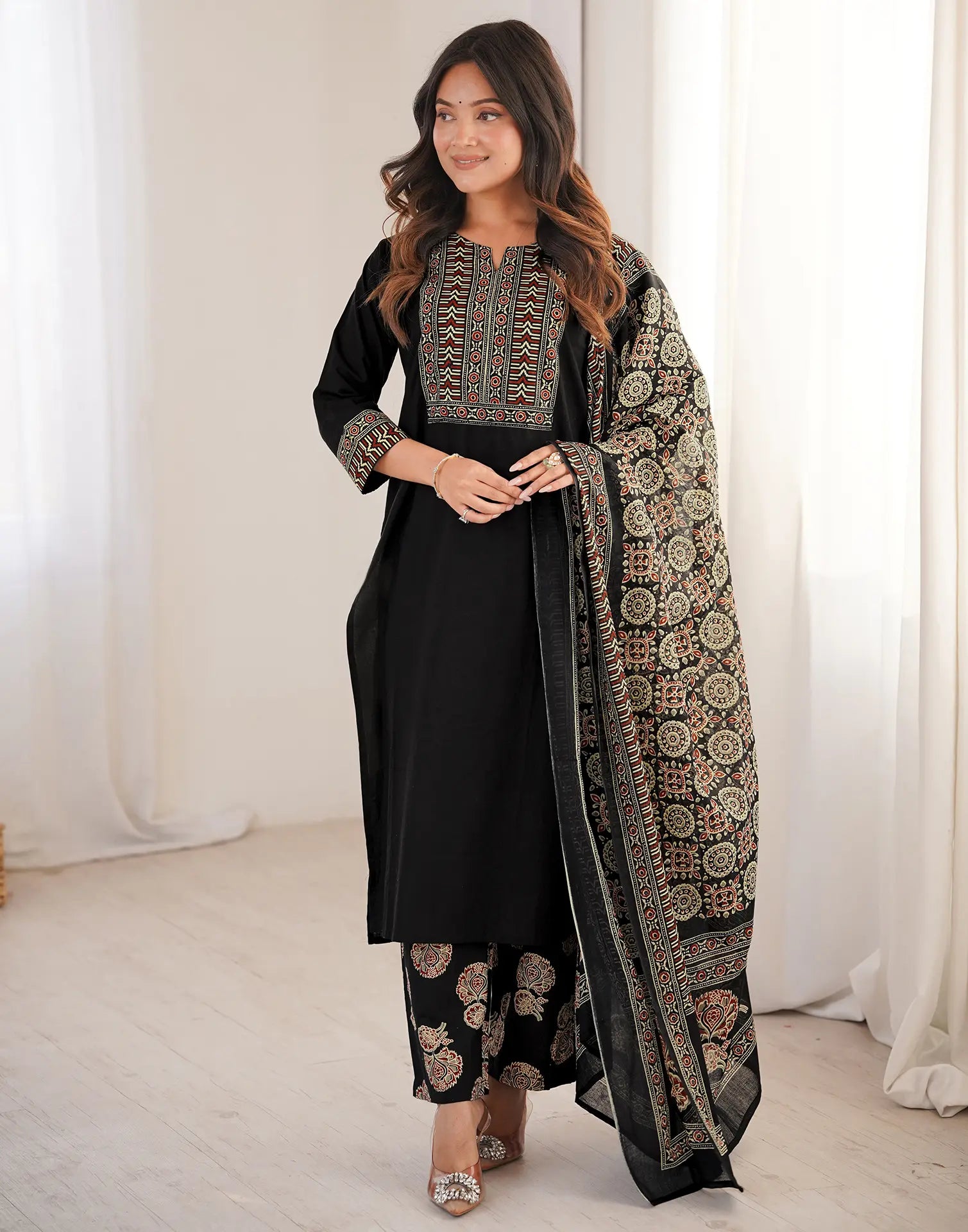 Skylee Cotton Printed Straight 3 Piece Kurta Set For Woman
