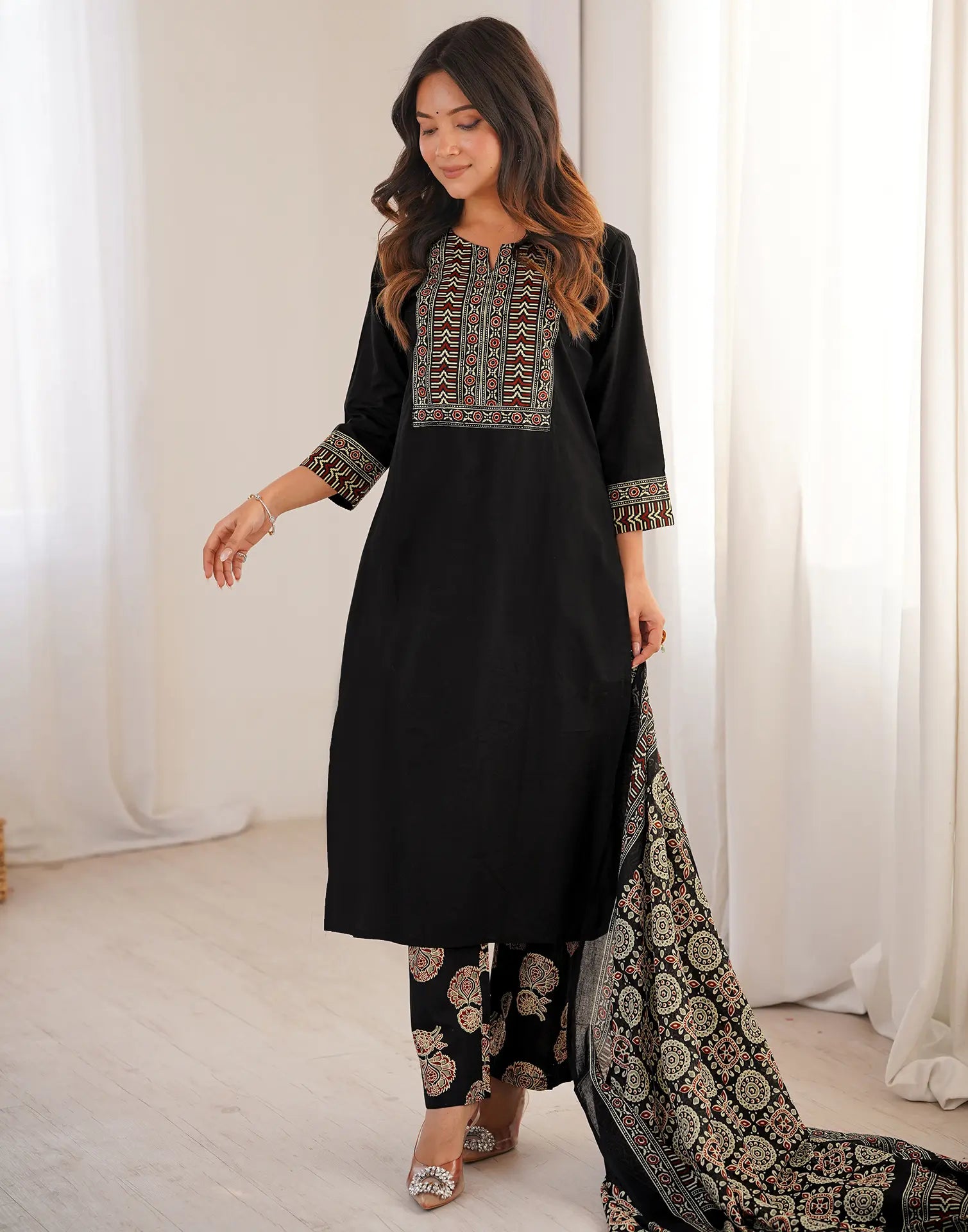 Skylee Cotton Printed Straight 3 Piece Kurta Set For Woman