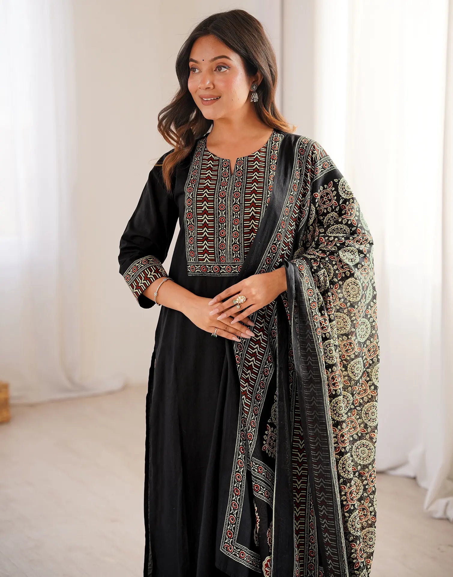 Skylee Cotton Printed Straight 3 Piece Kurta Set For Woman