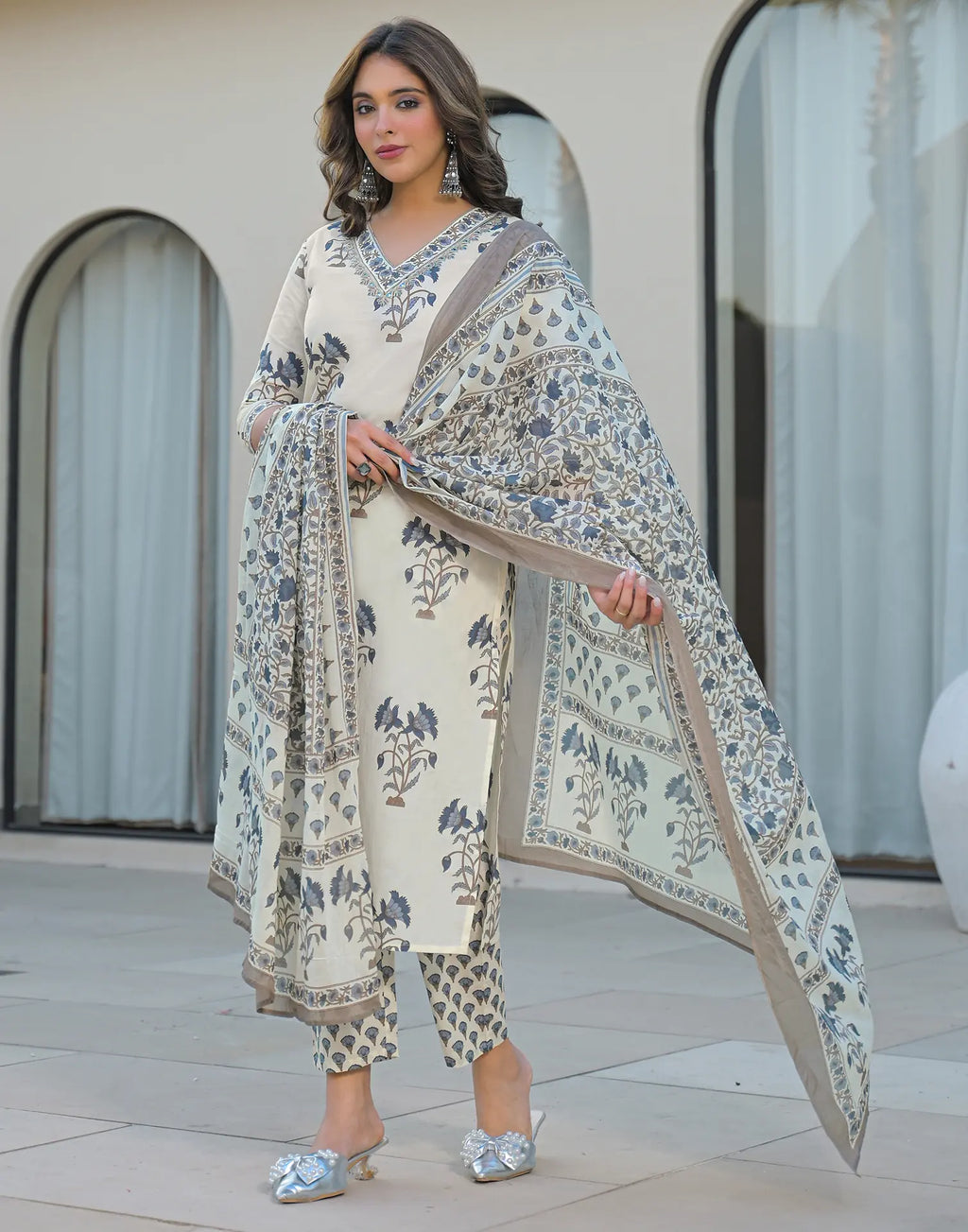 Skylee Cotton Printed Straight 3 Piece Kurta Set For Woman