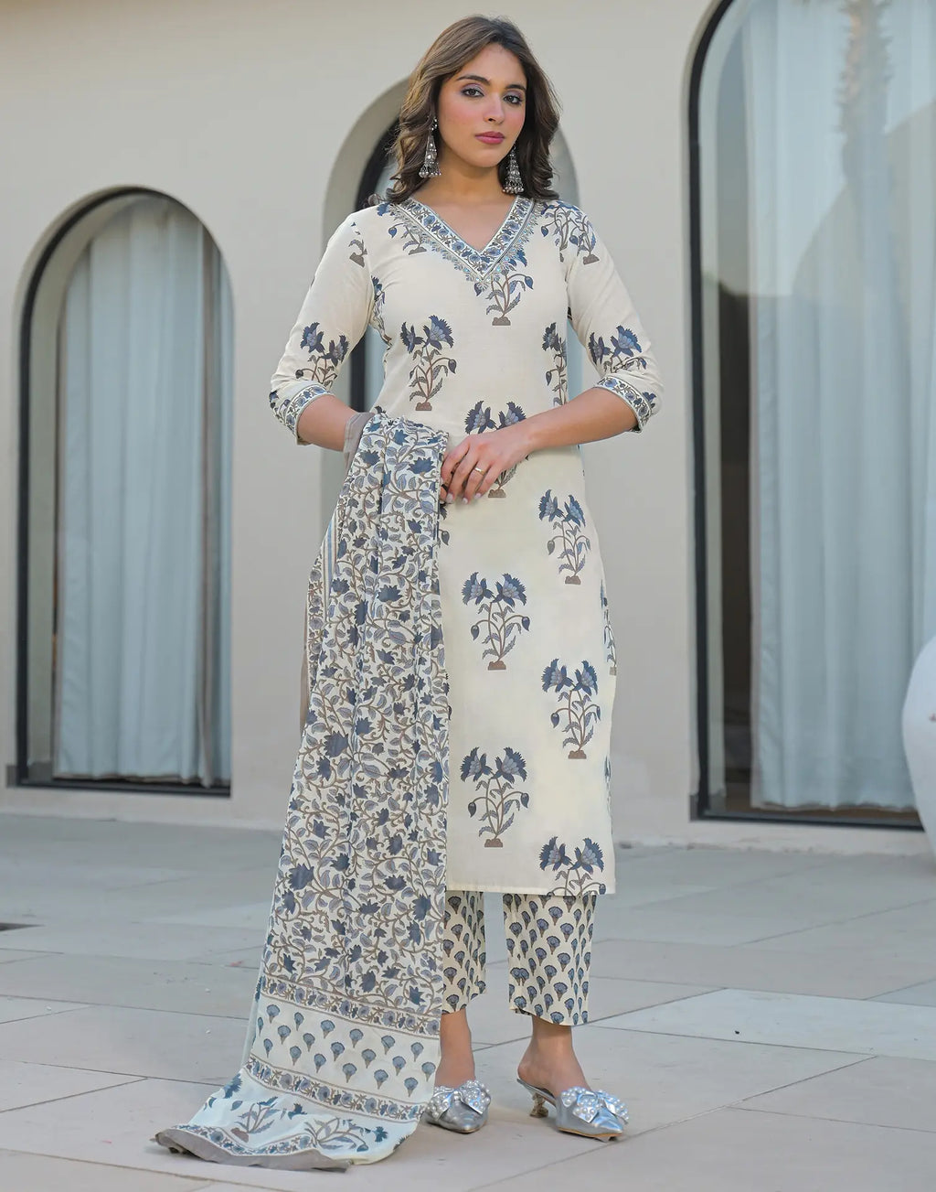 Skylee Cotton Printed Straight 3 Piece Kurta Set For Woman