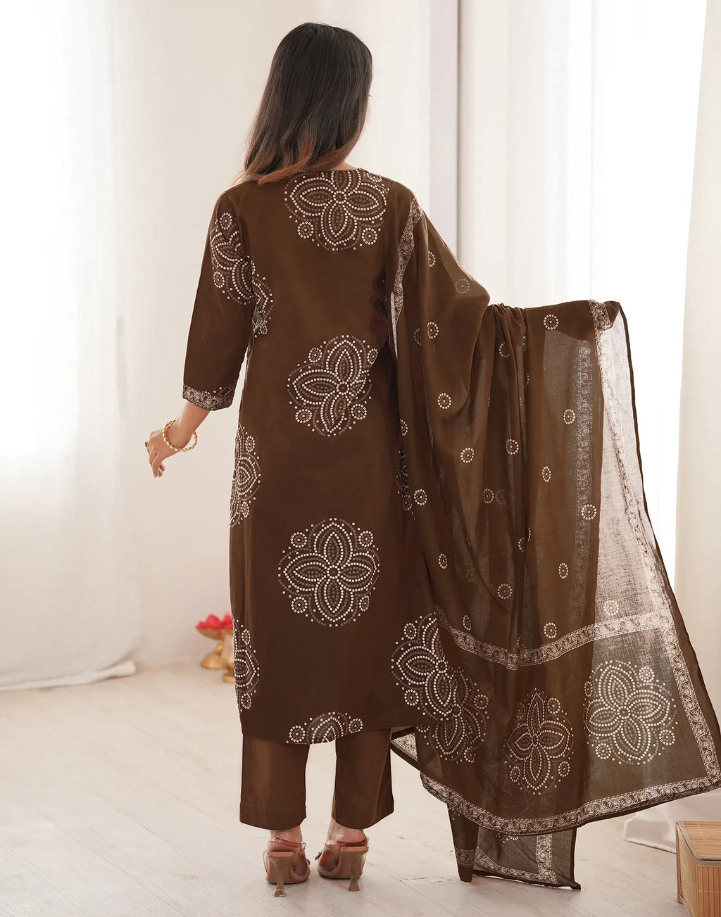 Skylee Cotton Printed Straight 3 Piece Kurta Set For Woman