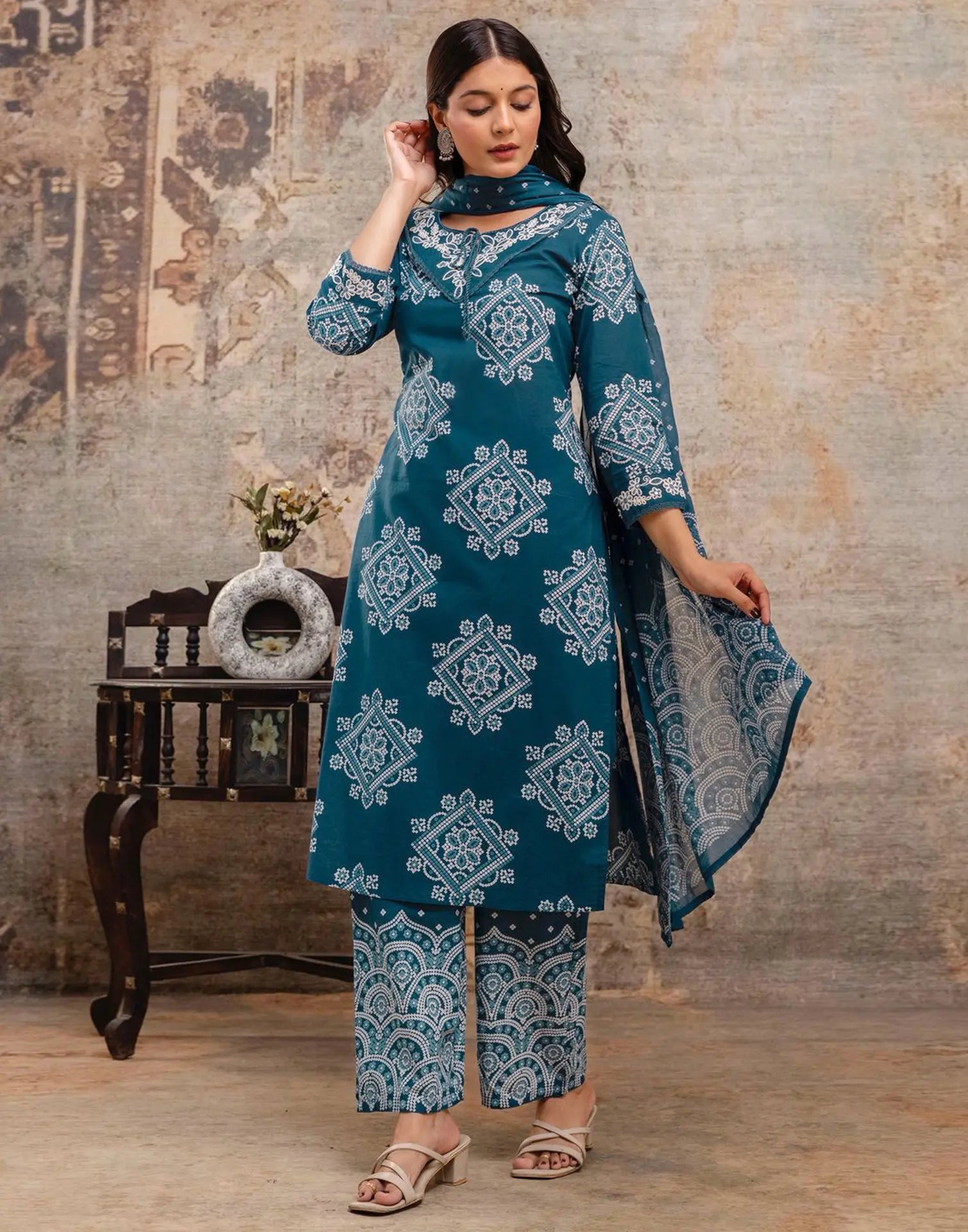 Skylee Cotton Printed Straight 3 Piece Kurta Set For Woman