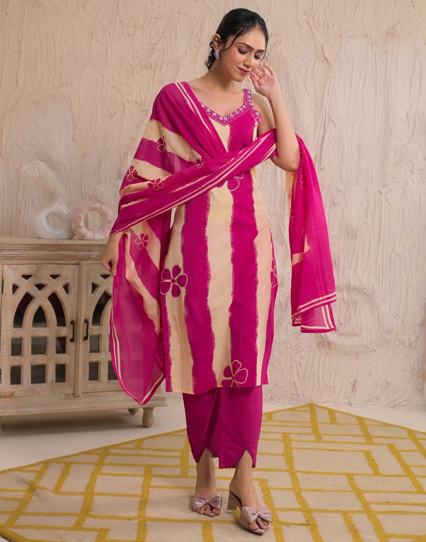 Pink Cotton Printed Straight Kurta Set with Pant & Dupatta V-Neck Casual & Office Wear for Women