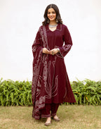 Skylee Cotton Printed Straight 3 Piece Kurta Set For Woman