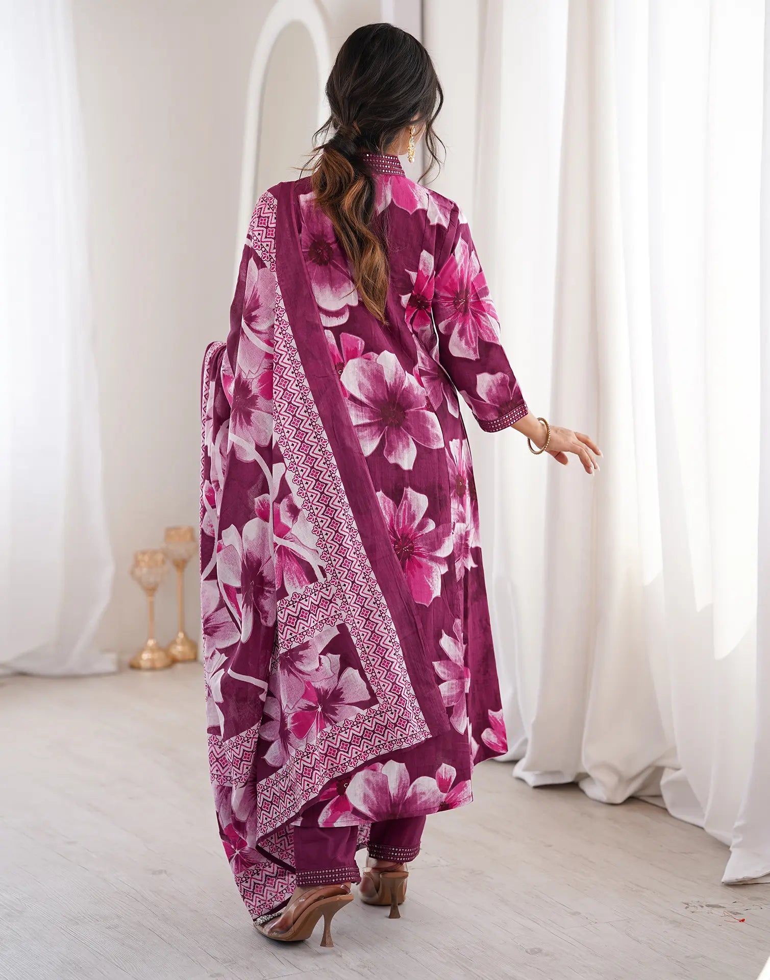 Skylee Viscose Floral Print Straight 3 Piece Kurta Set For Woman