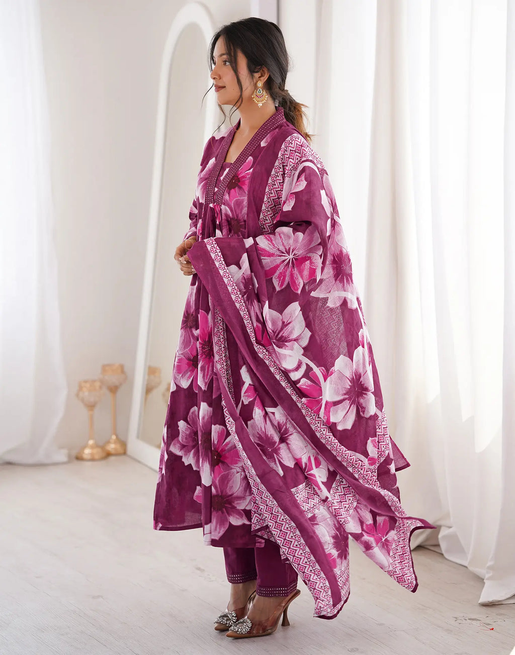Skylee Viscose Floral Print Straight 3 Piece Kurta Set For Woman