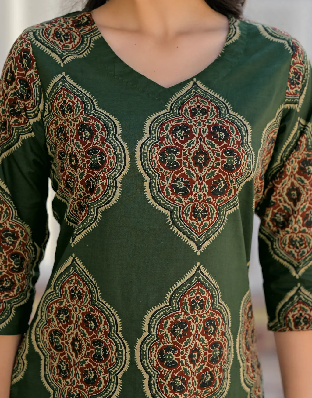Skylee Cotton Printed Straight 3 Piece Kurta Set For Woman