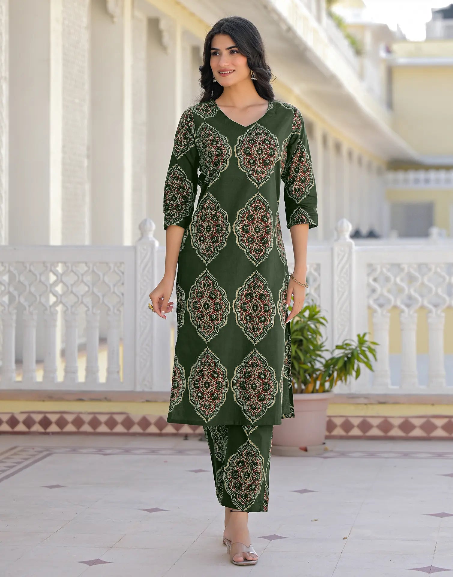 Skylee Cotton Printed Straight 3 Piece Kurta Set For Woman