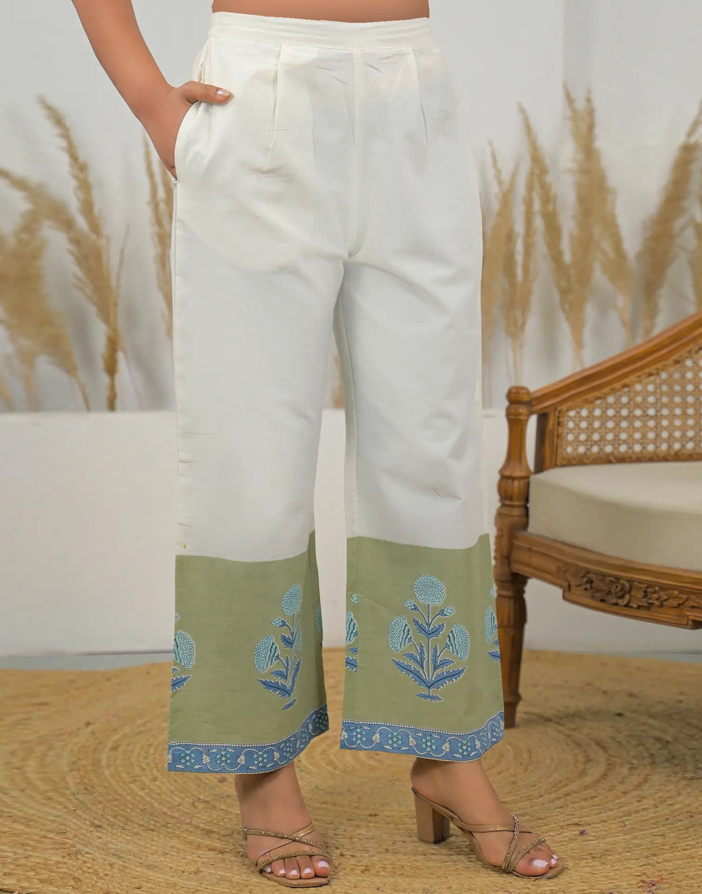 Skylee Cotton Printed Straight 3 Piece Kurta Set For Woman