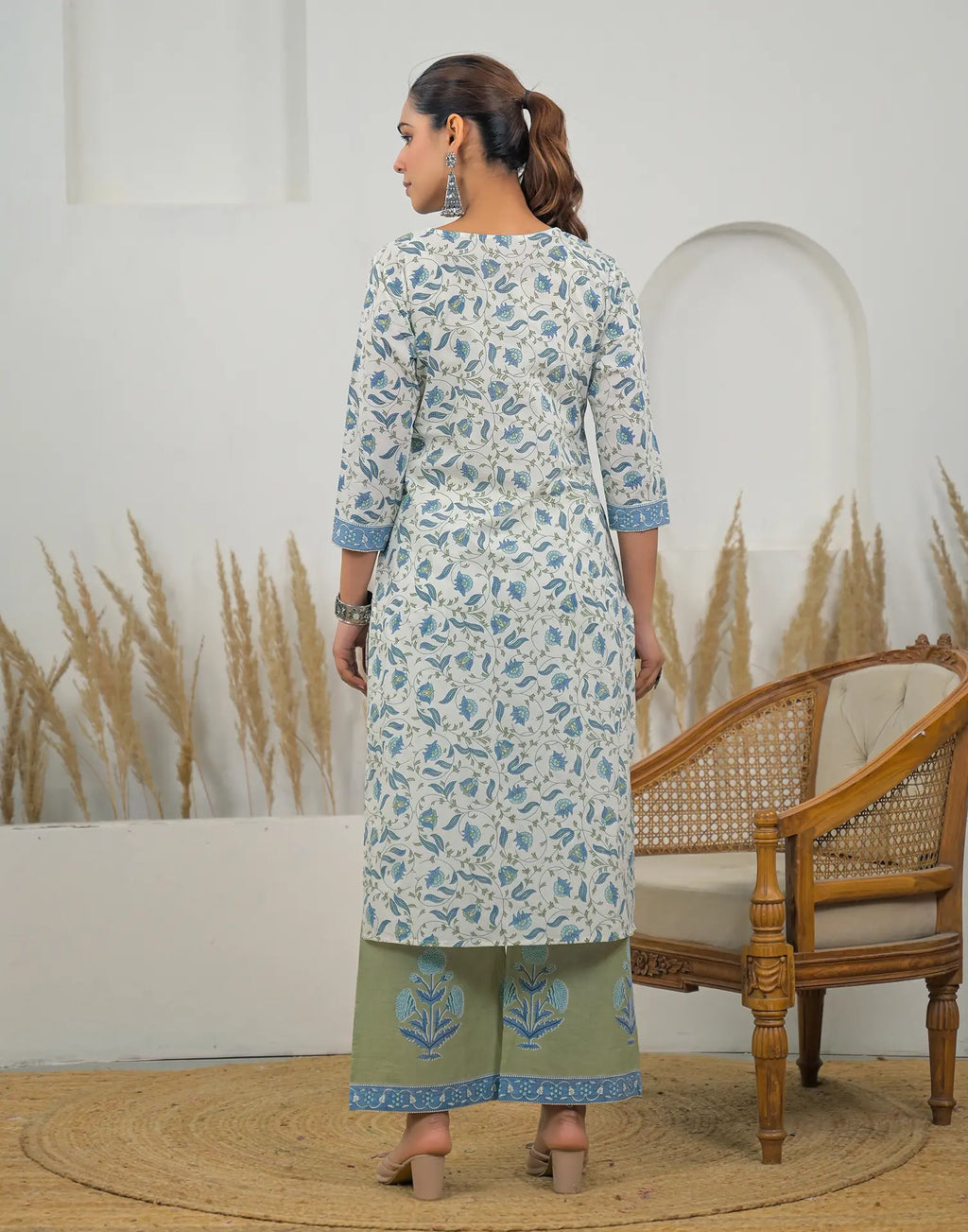 Skylee Cotton Printed Straight 3 Piece Kurta Set For Woman