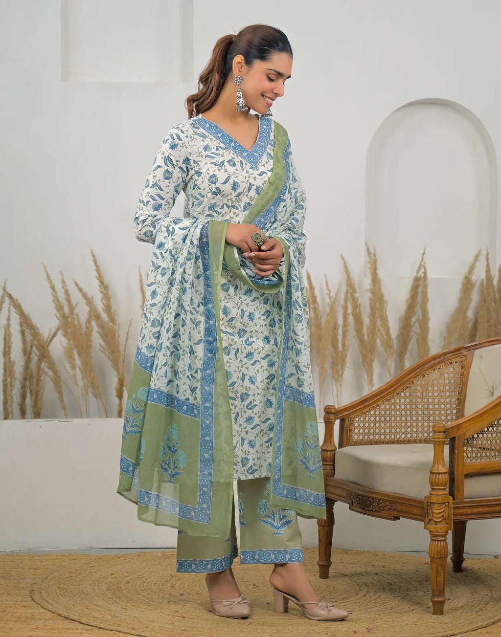 Skylee Cotton Printed Straight 3 Piece Kurta Set For Woman