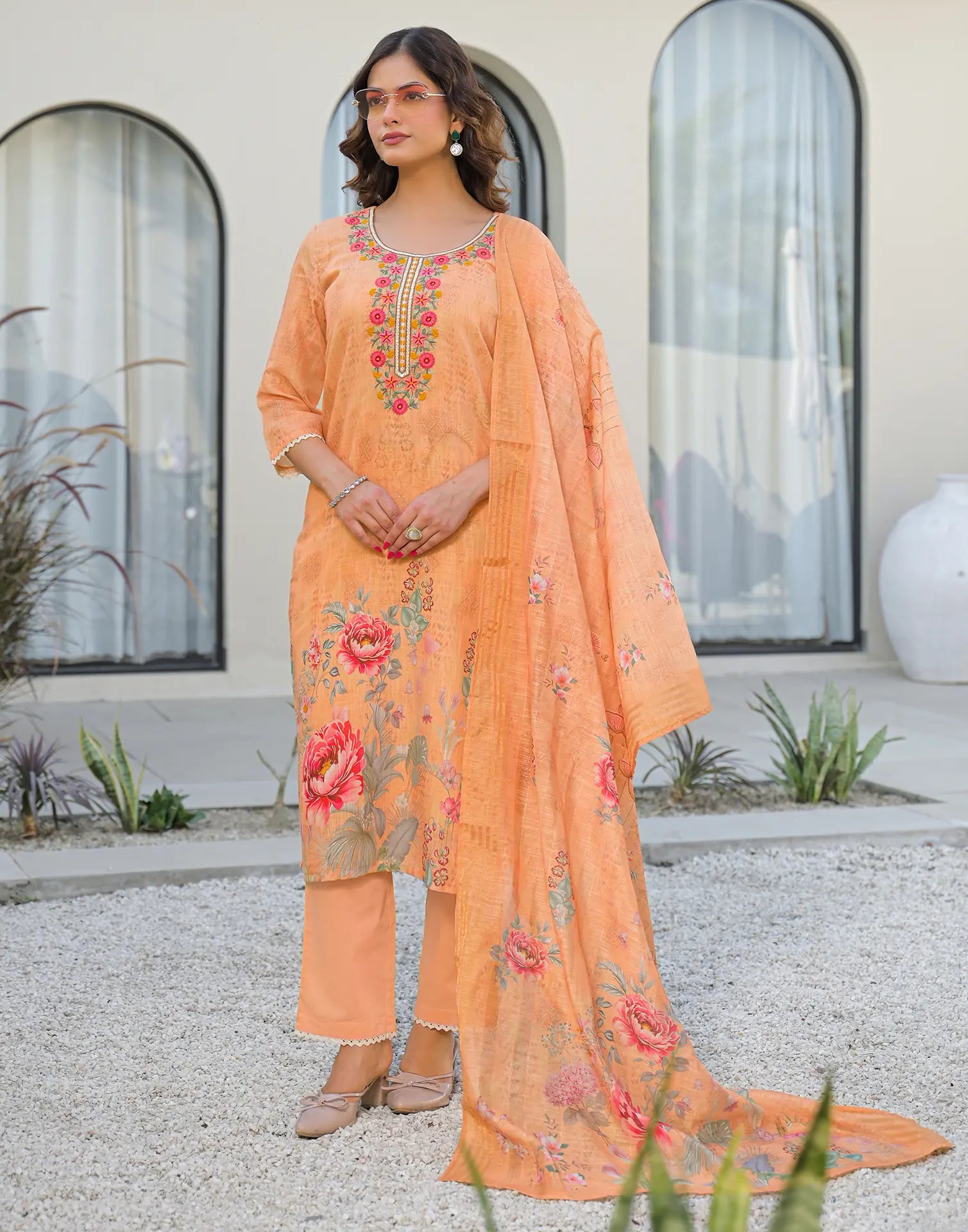 Skylee Linen Floral Print Straight 3 Piece Kurta Set For Woman