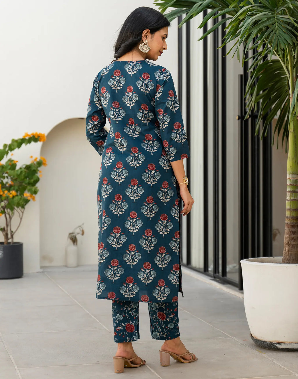 Skylee Cotton Floral Print Straight 3 Piece Kurta Set For Woman