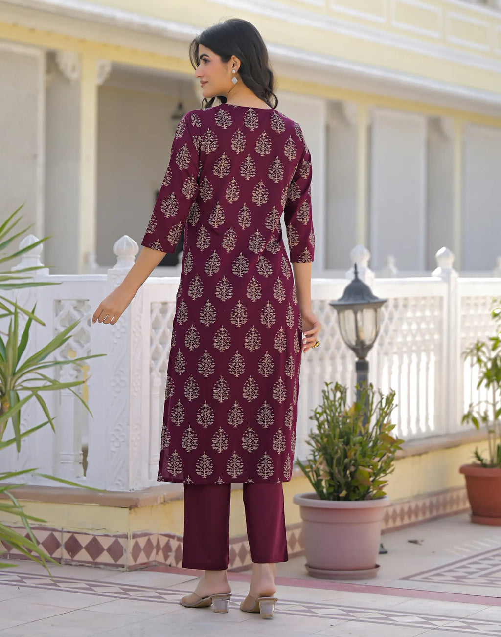 Skylee Viscose Printed Straight 3 Piece Kurta Set For Woman