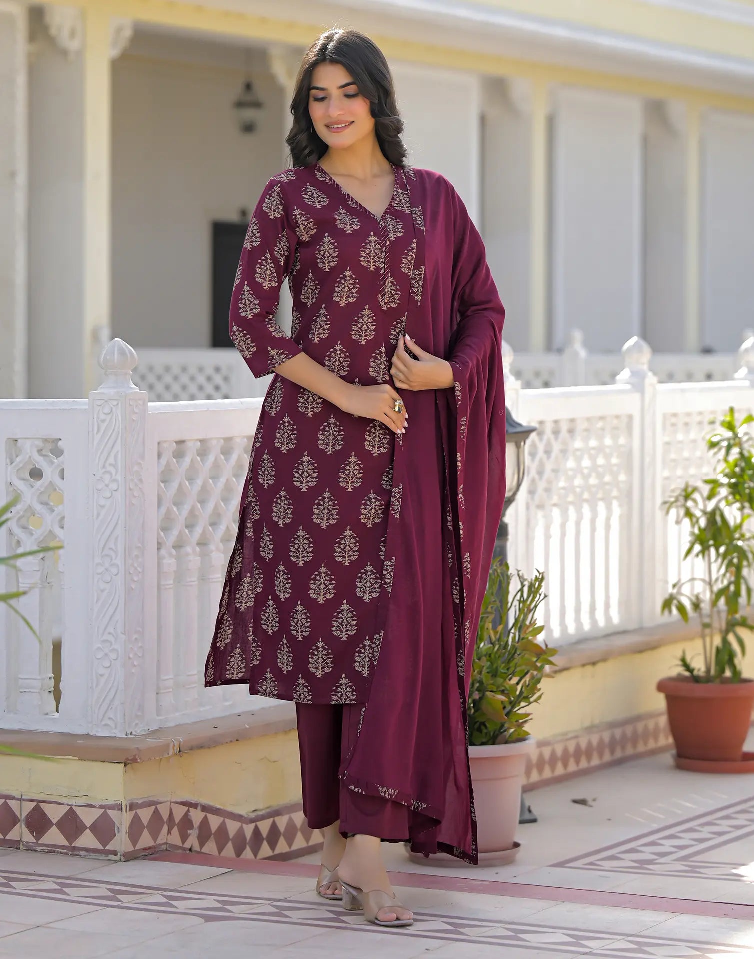Skylee Viscose Printed Straight 3 Piece Kurta Set For Woman