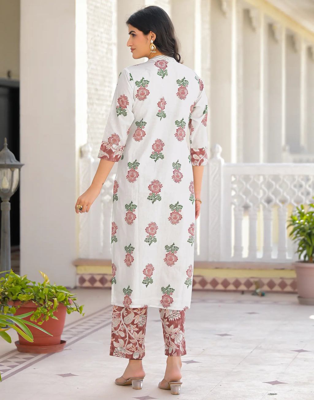 Skylee Viscose Printed Straight 3 Piece Kurta Set For Woman