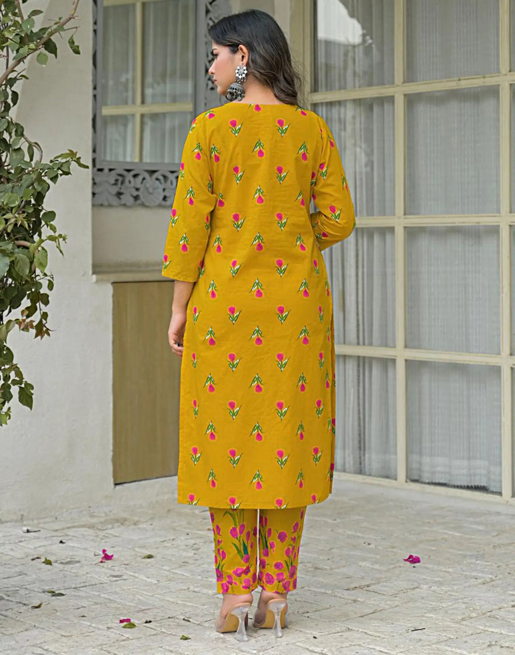 Skylee Cotton Floral Print Straight 3 Piece Kurta Set For Woman
