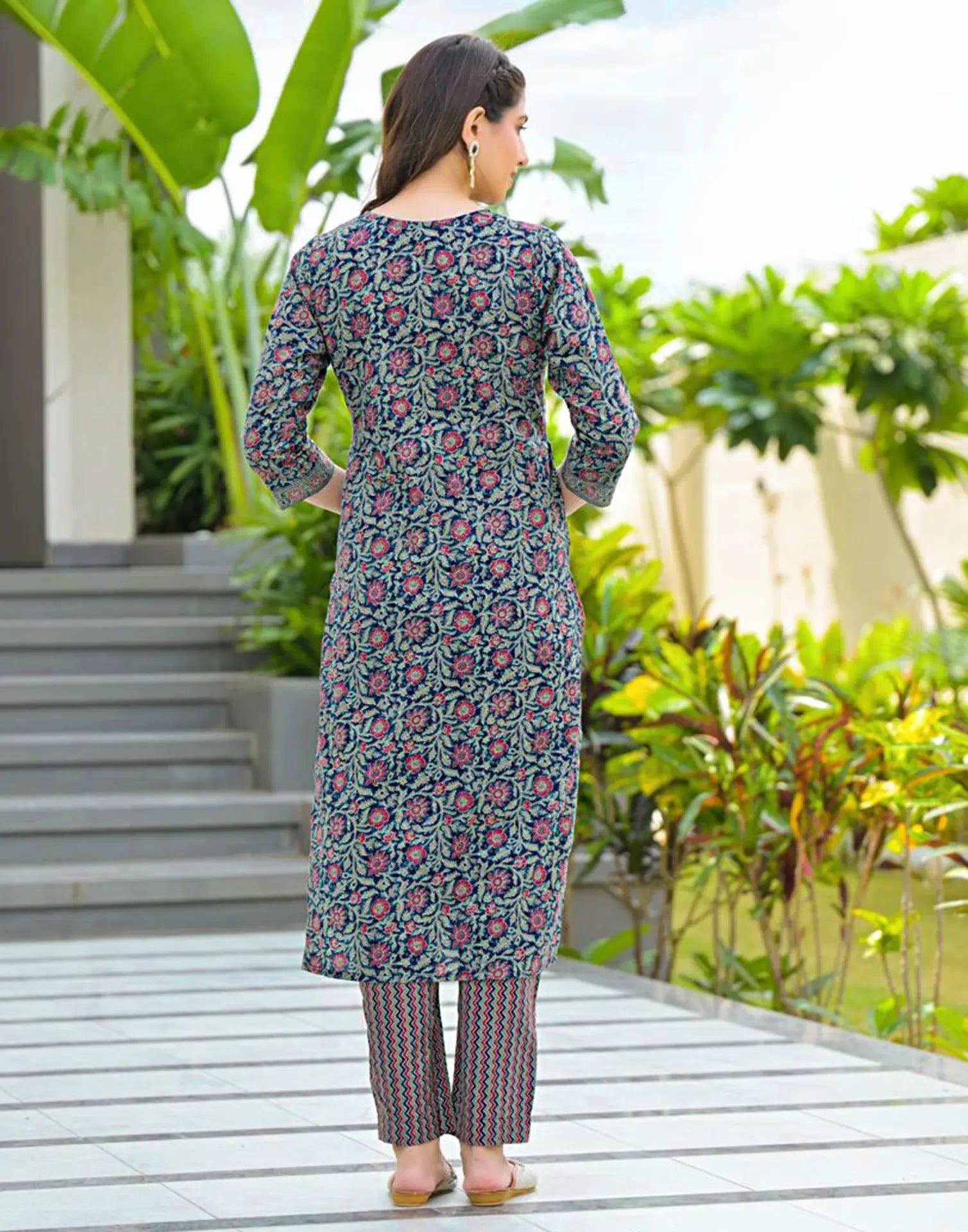 Skylee Cotton Floral Print Straight 3 Piece Kurta Set For Woman