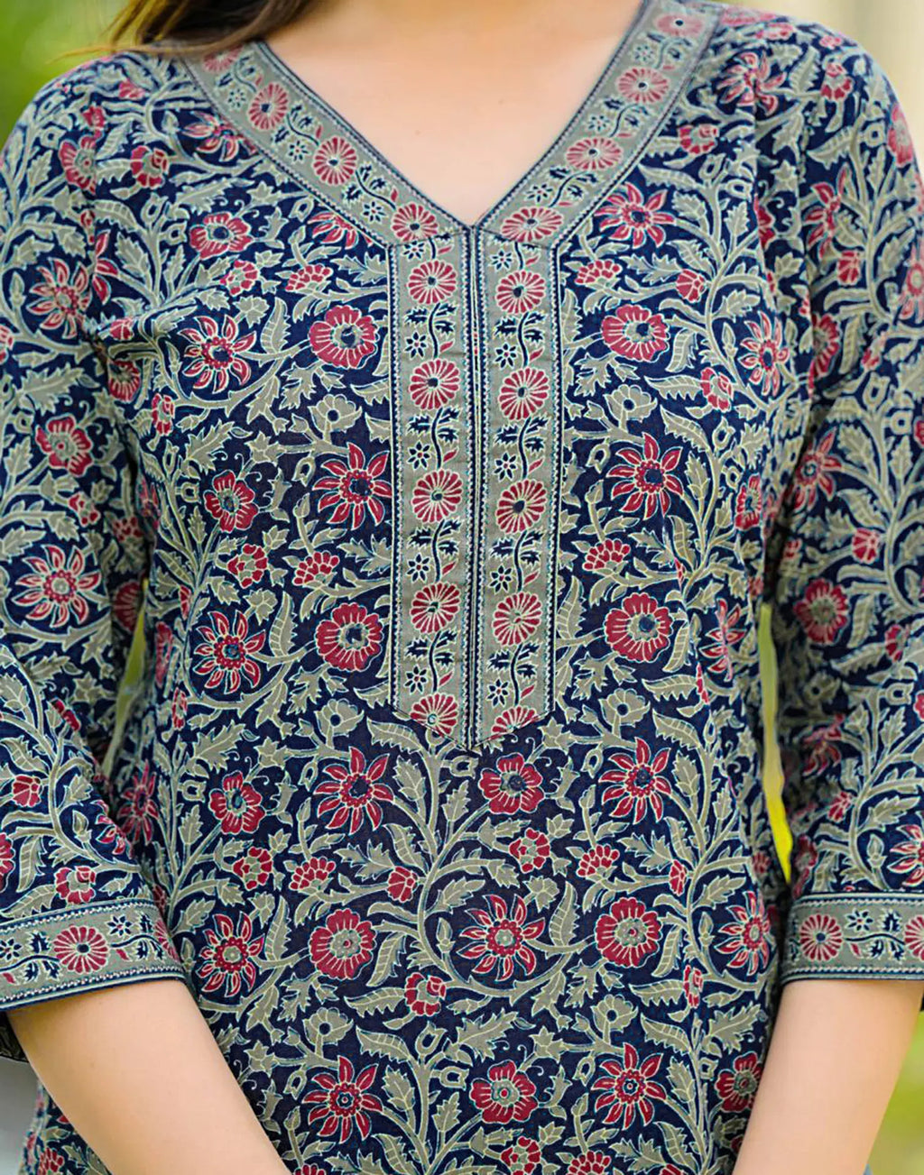 Skylee Cotton Floral Print Straight 3 Piece Kurta Set For Woman